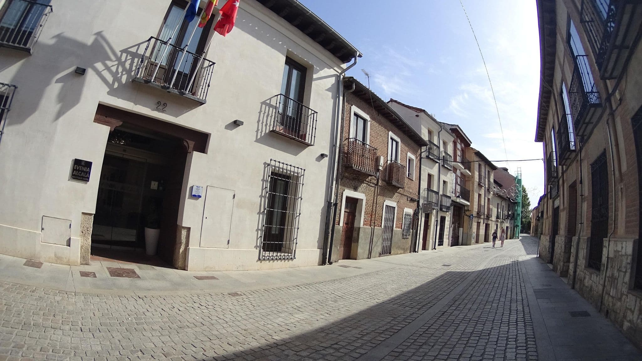 Street view near Evenia Alcalá Boutique, Alcalá de Henares — © robertogeb (CC BY-SA · Mapillary)