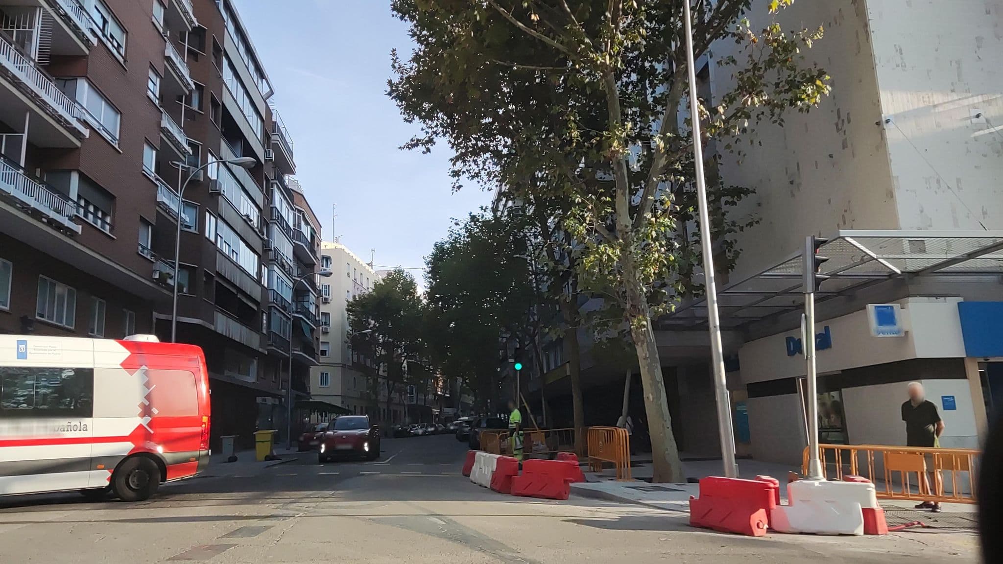 Street view near Hotel Rooms Madrid Bernabéu | Habitaciones por horas con jacuzzi, Bellas Vistas — © polkillas (CC BY-SA · Mapillary)