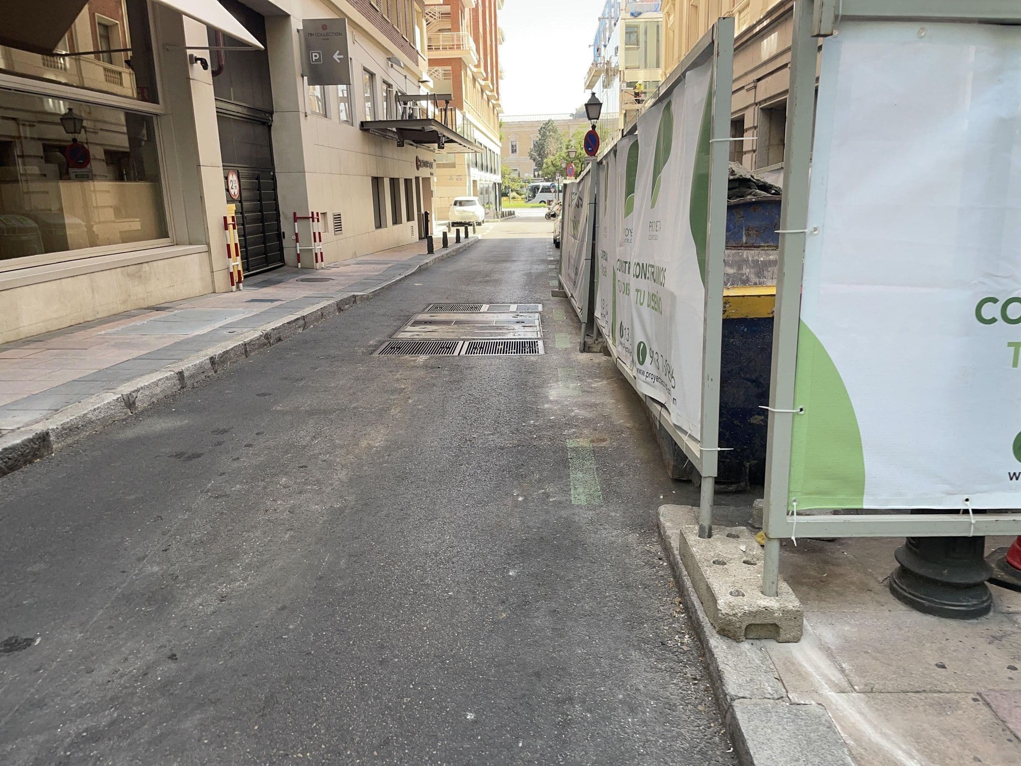 Street view near Hotel Fénix Gran Meliá - The Leading Hotels of the World, Recoletos — © seraq (CC BY-SA · Mapillary)