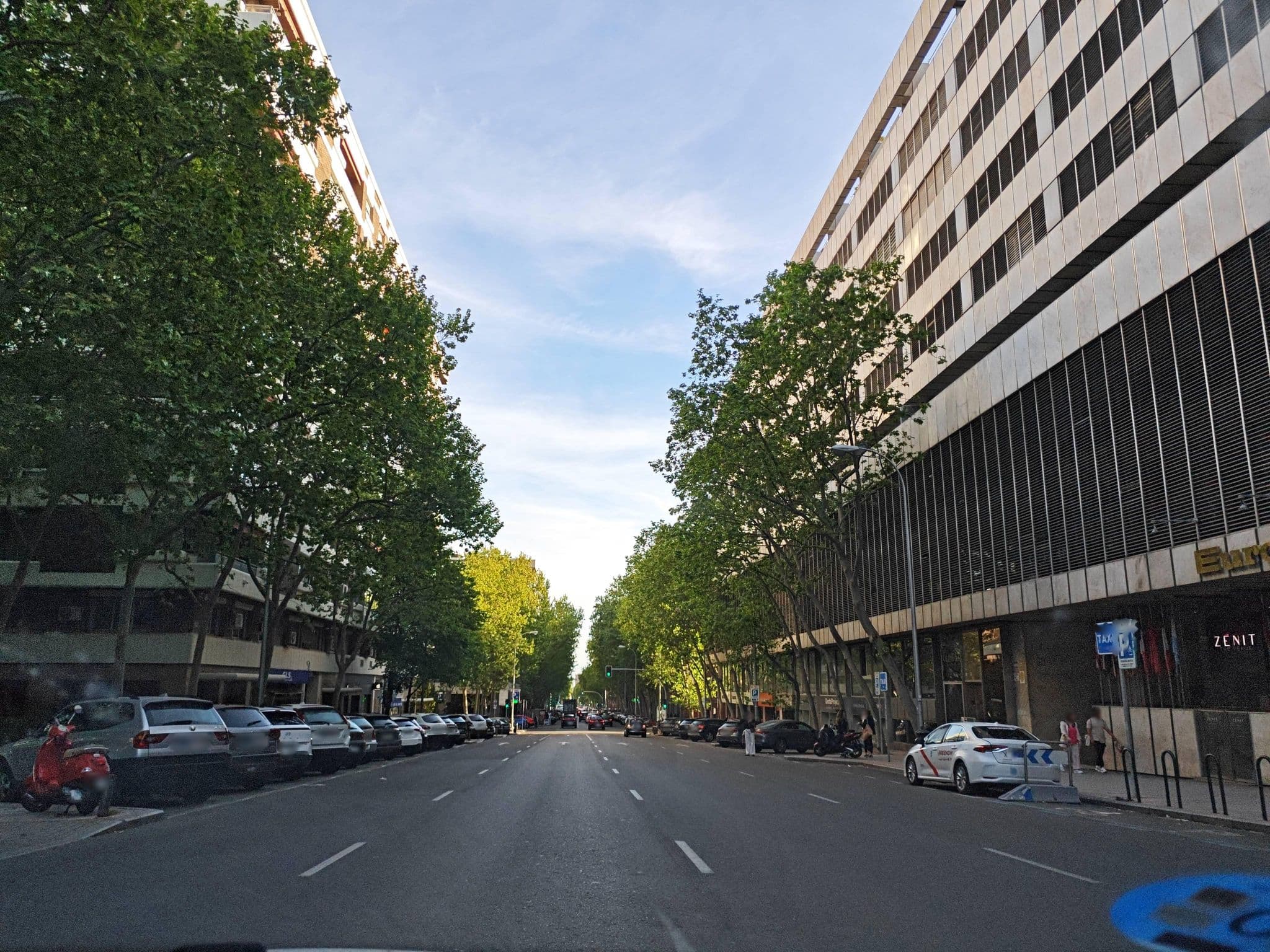 Street view near Pierre & Vacances Madrid Eurobuilding 2, Castillejos — © polkillas (CC BY-SA · Mapillary)