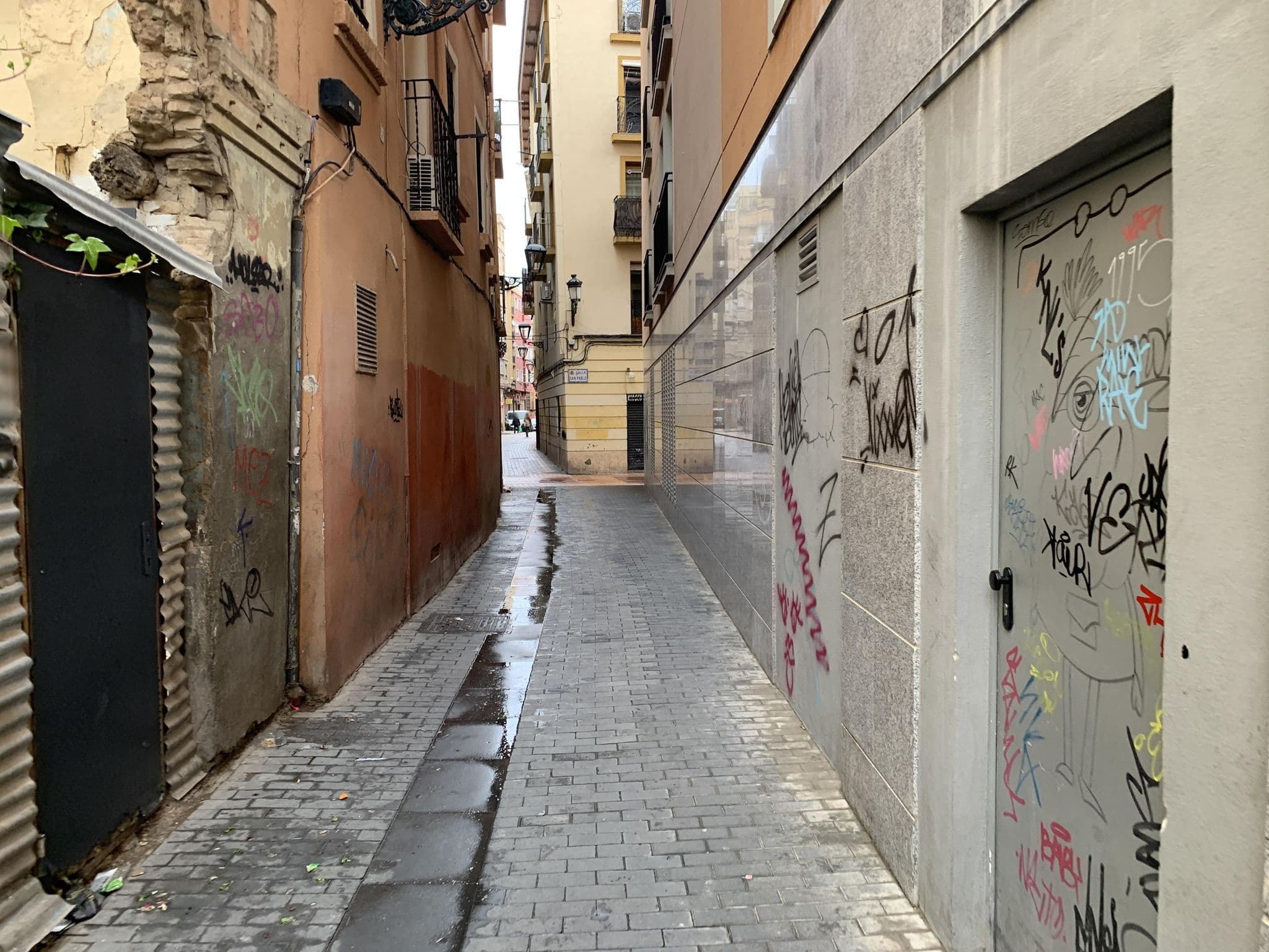 Street view near Hotel París Centro 2 ESTRELLAS, Zaragoza — © robot8a (CC BY-SA · Mapillary)