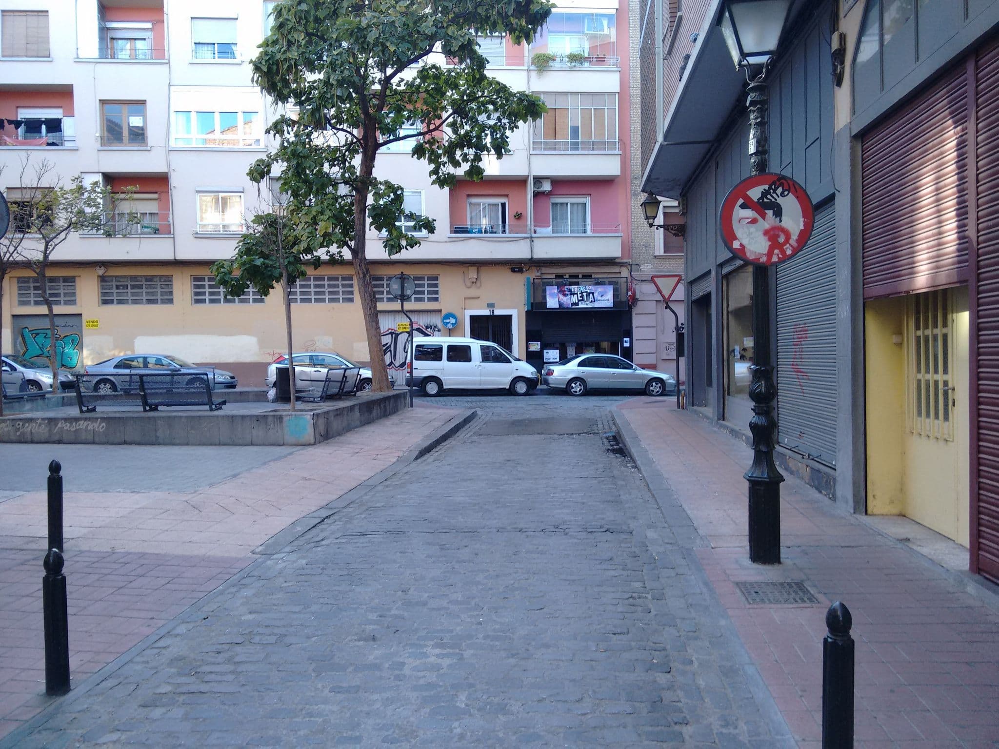 Street view near Hostal Navarra, Zaragoza — © robot8a (CC BY-SA · Mapillary)