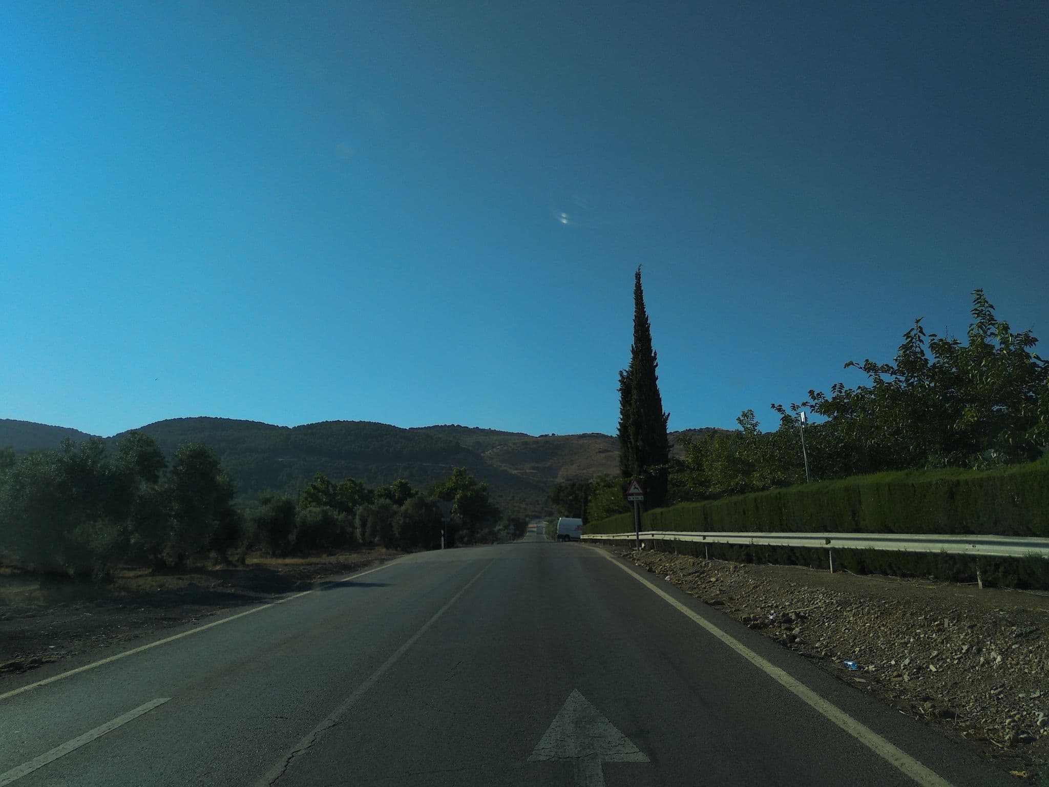 Street view near Hotel Los Dólmenes en Antequera, Antequera — © klaberlang (CC BY-SA · Mapillary)