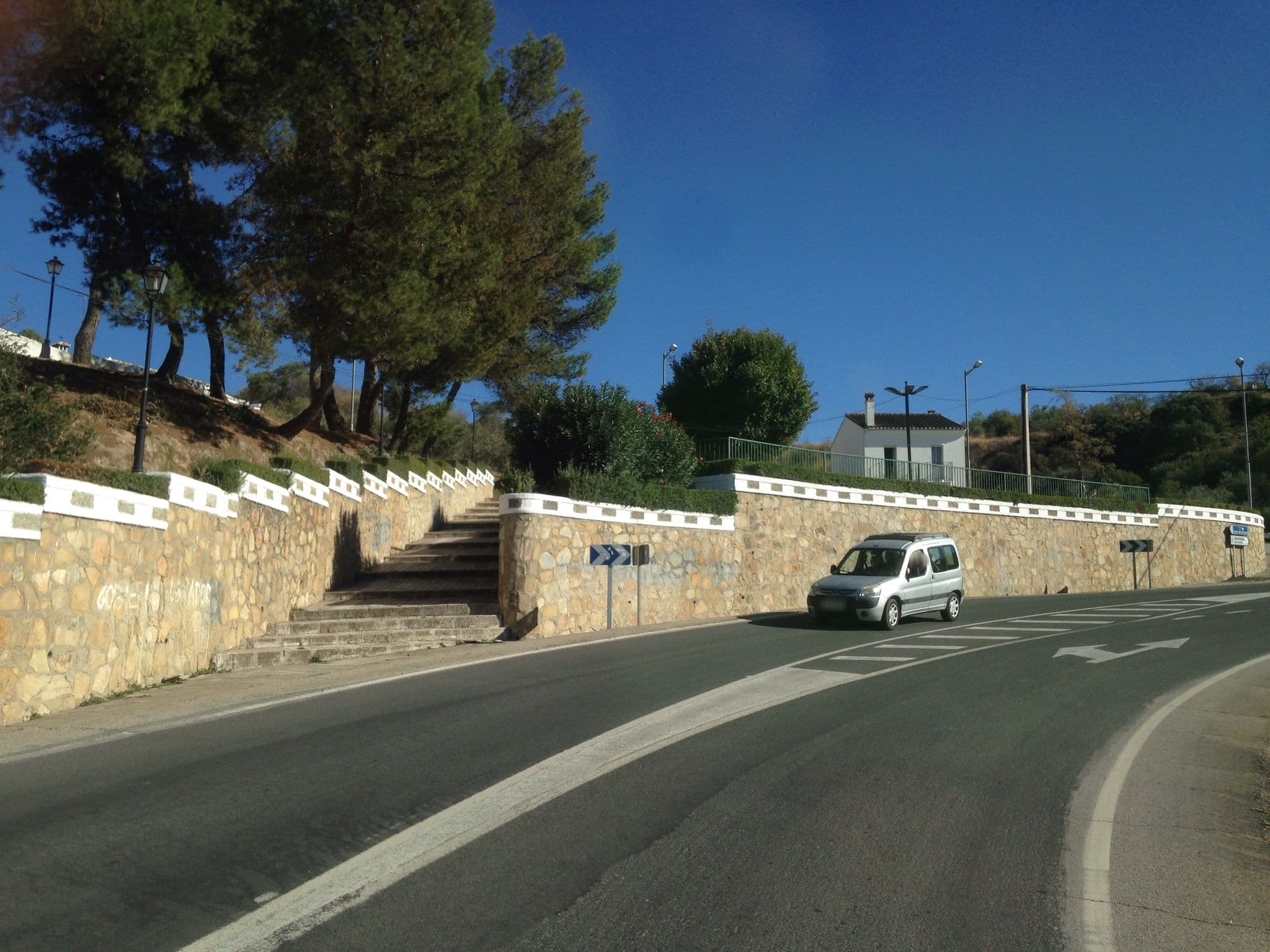 Street view near Hotel Restaurante Escua, Archidona — © klaberlang (CC BY-SA · Mapillary)