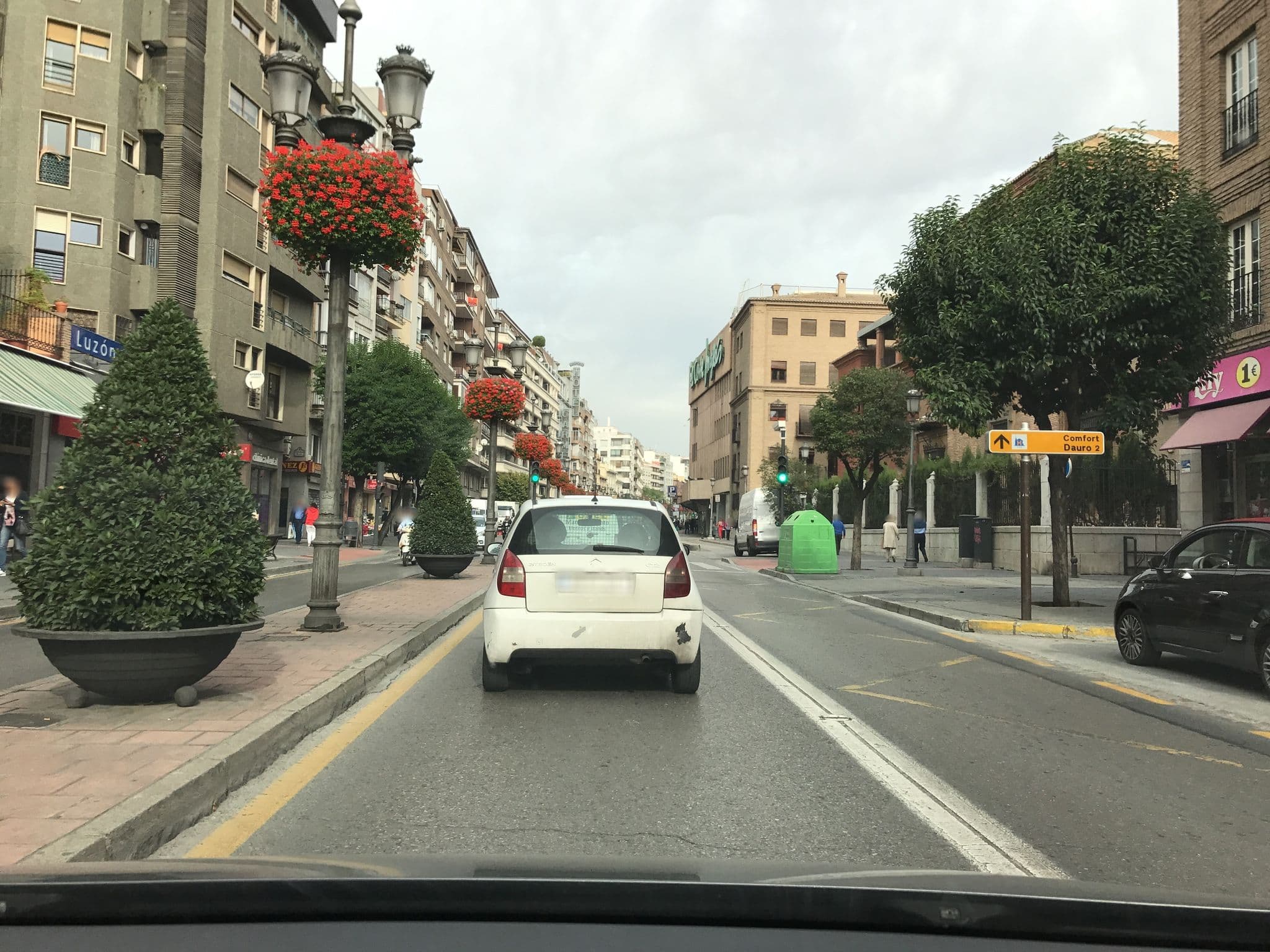 Street view near Hotel Boutique Las Almenas, Granada