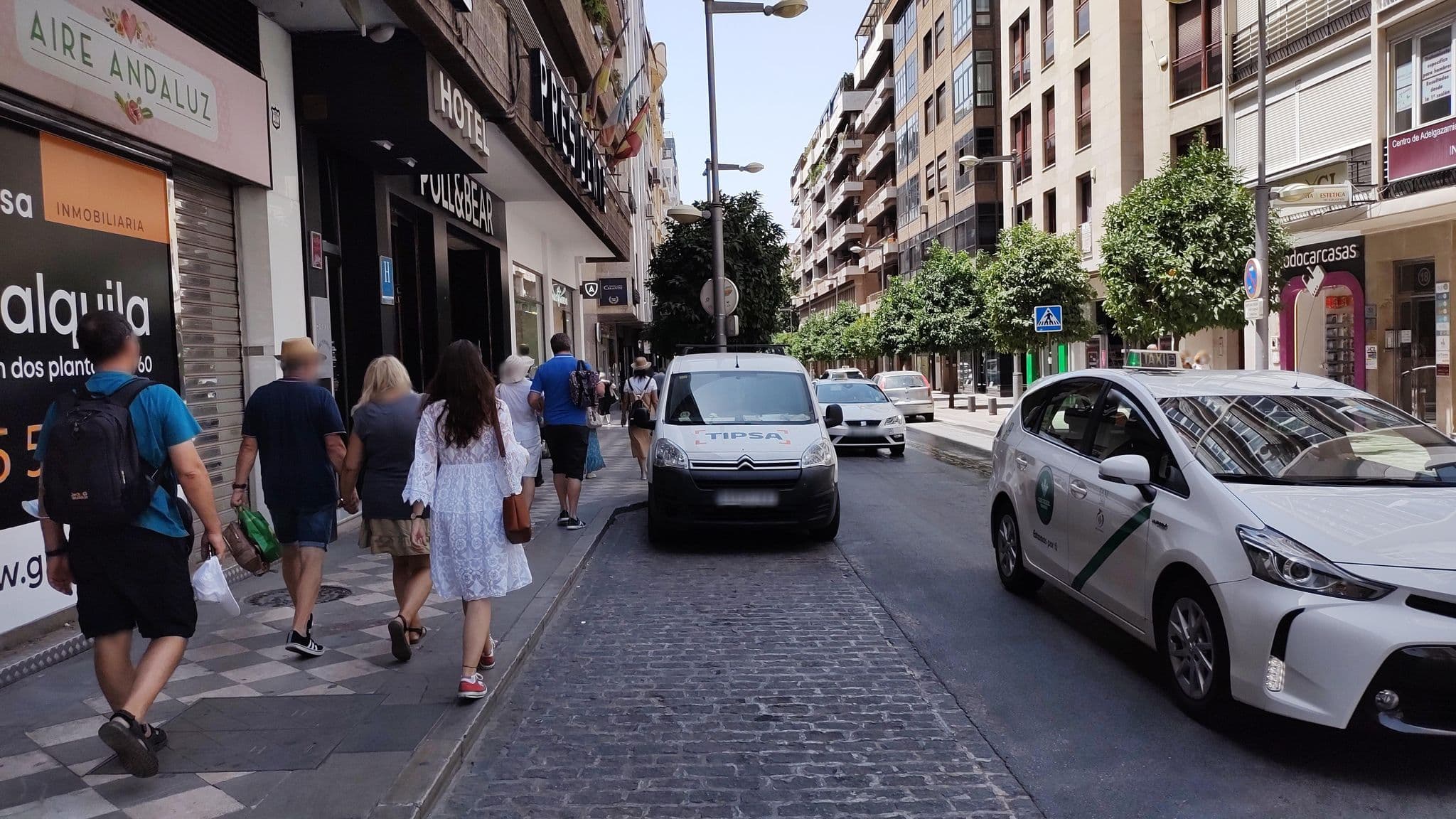 Street view near Hostal Verona, Granada — © rsandu (CC BY-SA · Mapillary)