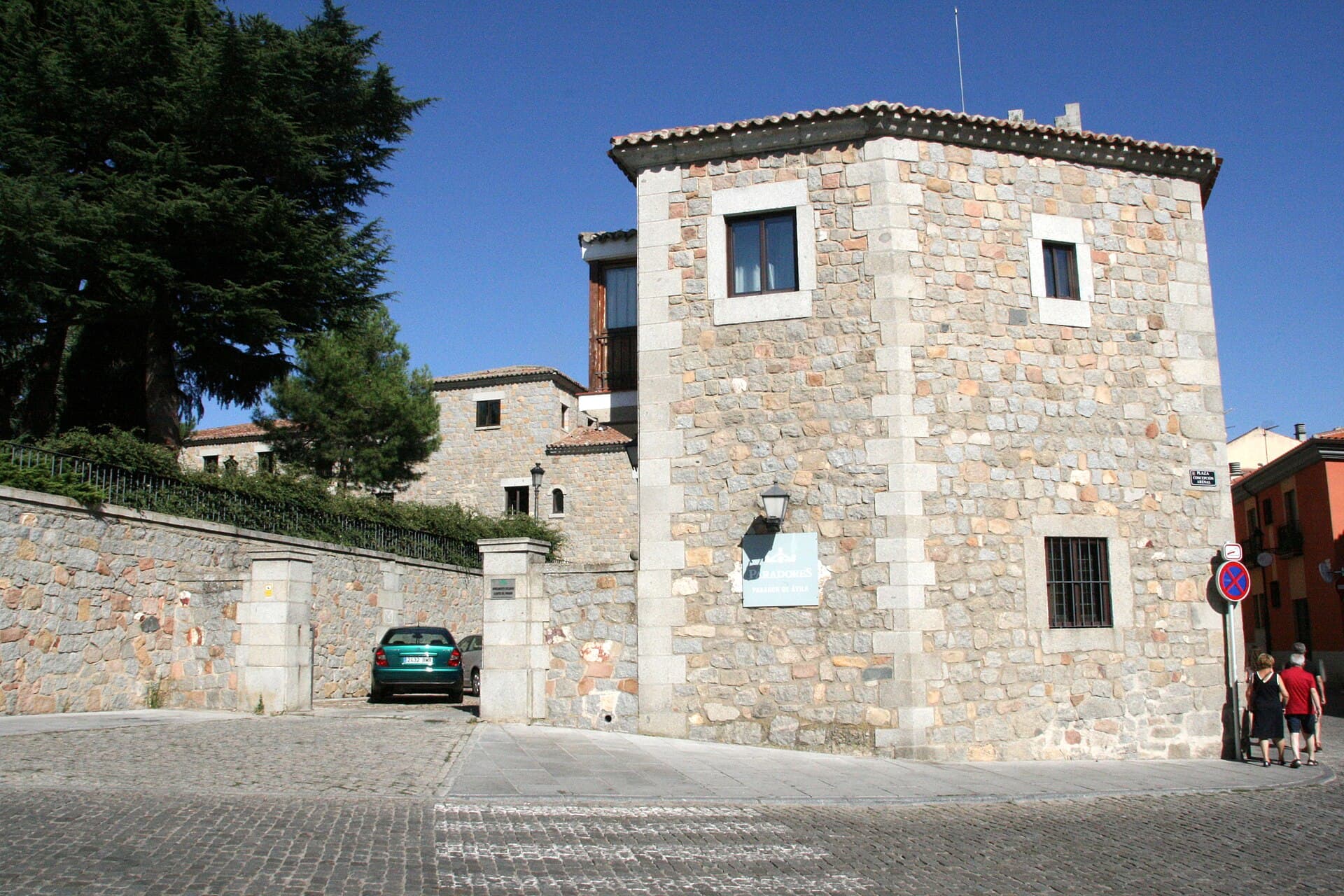 Parador de Ávila (via Wikimedia Commons, CC BY-SA 4.0)