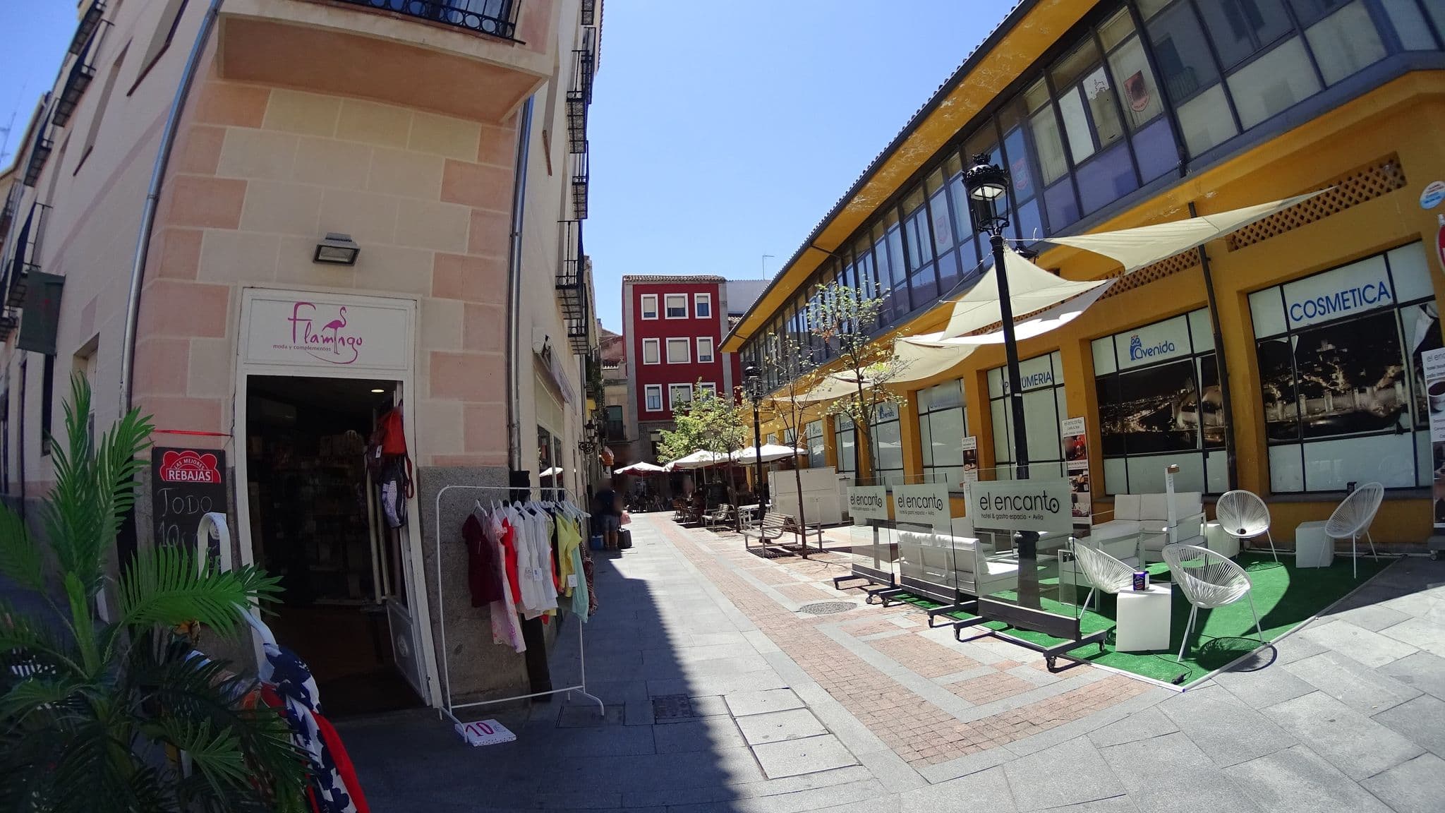 Street view near María Pacheco Hotel Boutique, Ávila — © robertogeb (CC BY-SA · Mapillary)