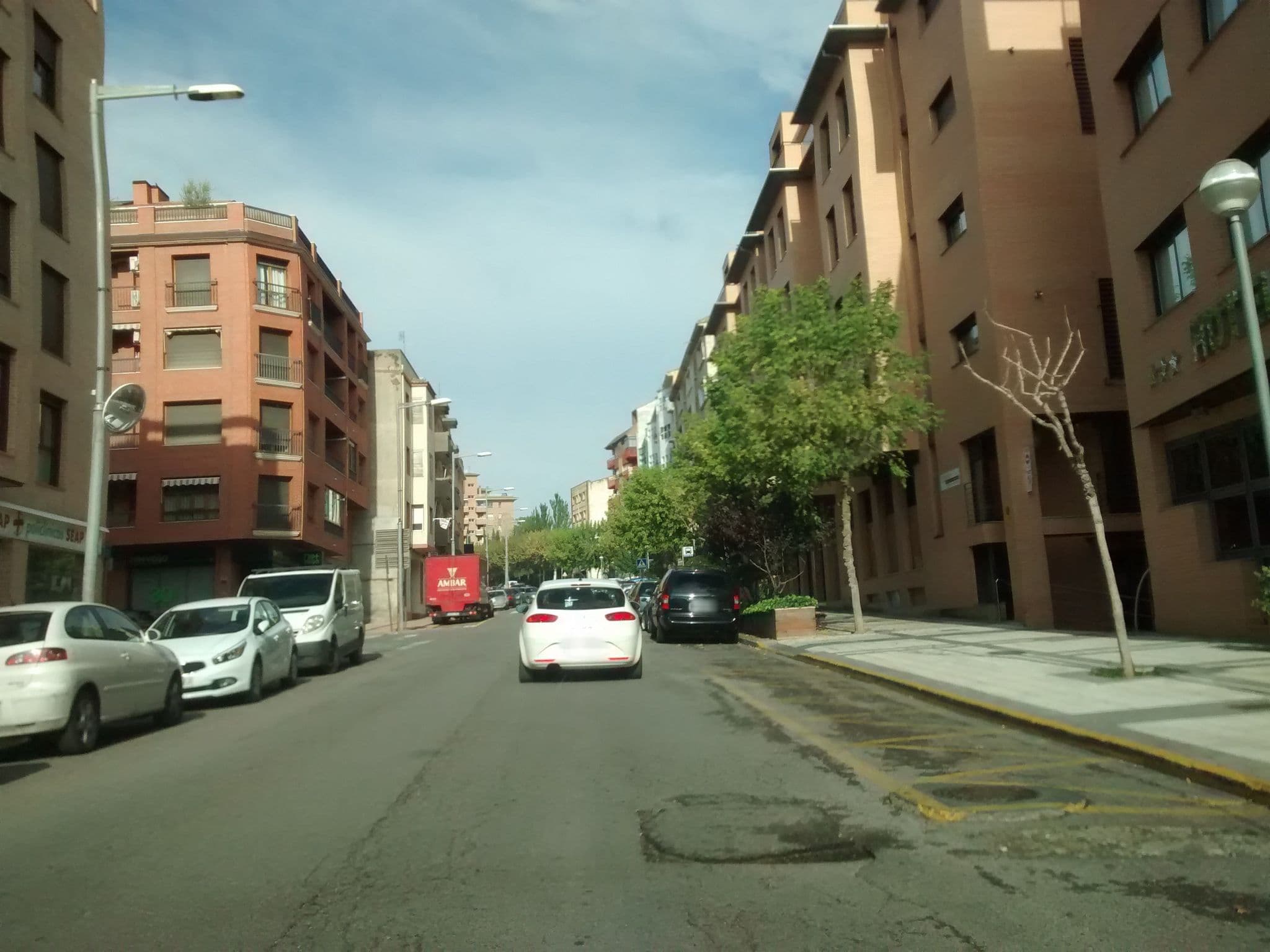 Street view near Hotel Mi Casa en Barbastro, Barbastro — © msevilla00 (CC BY-SA · Mapillary)