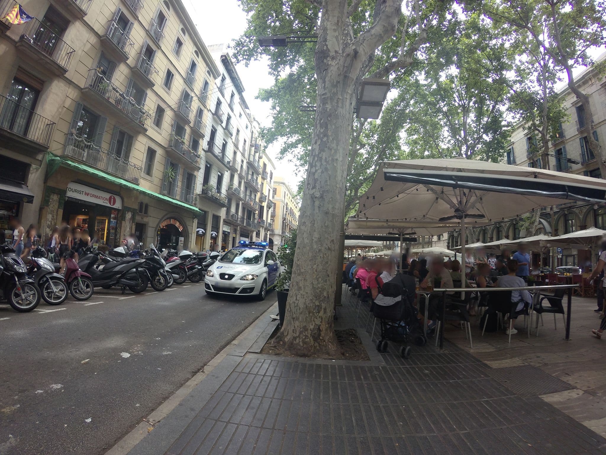 Street view near Oriente Atiram Hotels Barcelona, Ciutat Vella — © angoca (CC BY-SA · Mapillary)