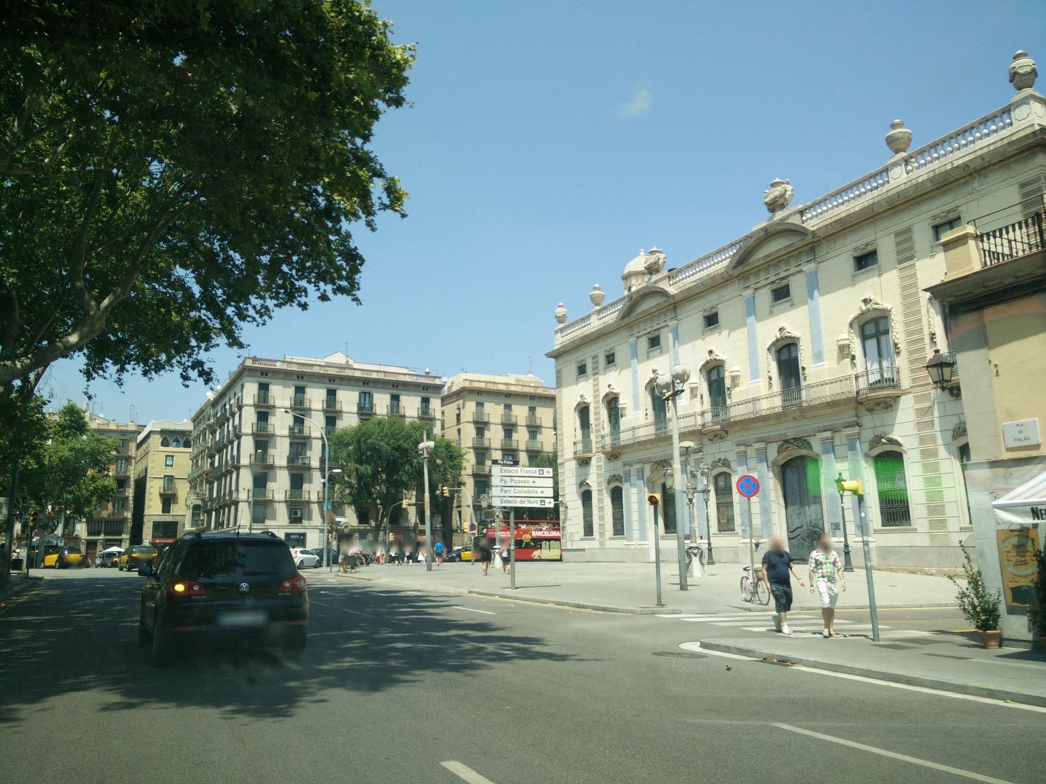 Street view near Hotel en Barcelona | Hotel cerca de playa | HOTEL OASIS, Sant Pere, Santa Caterina i La Ribera — © ccossio (CC BY-SA · Mapillary)
