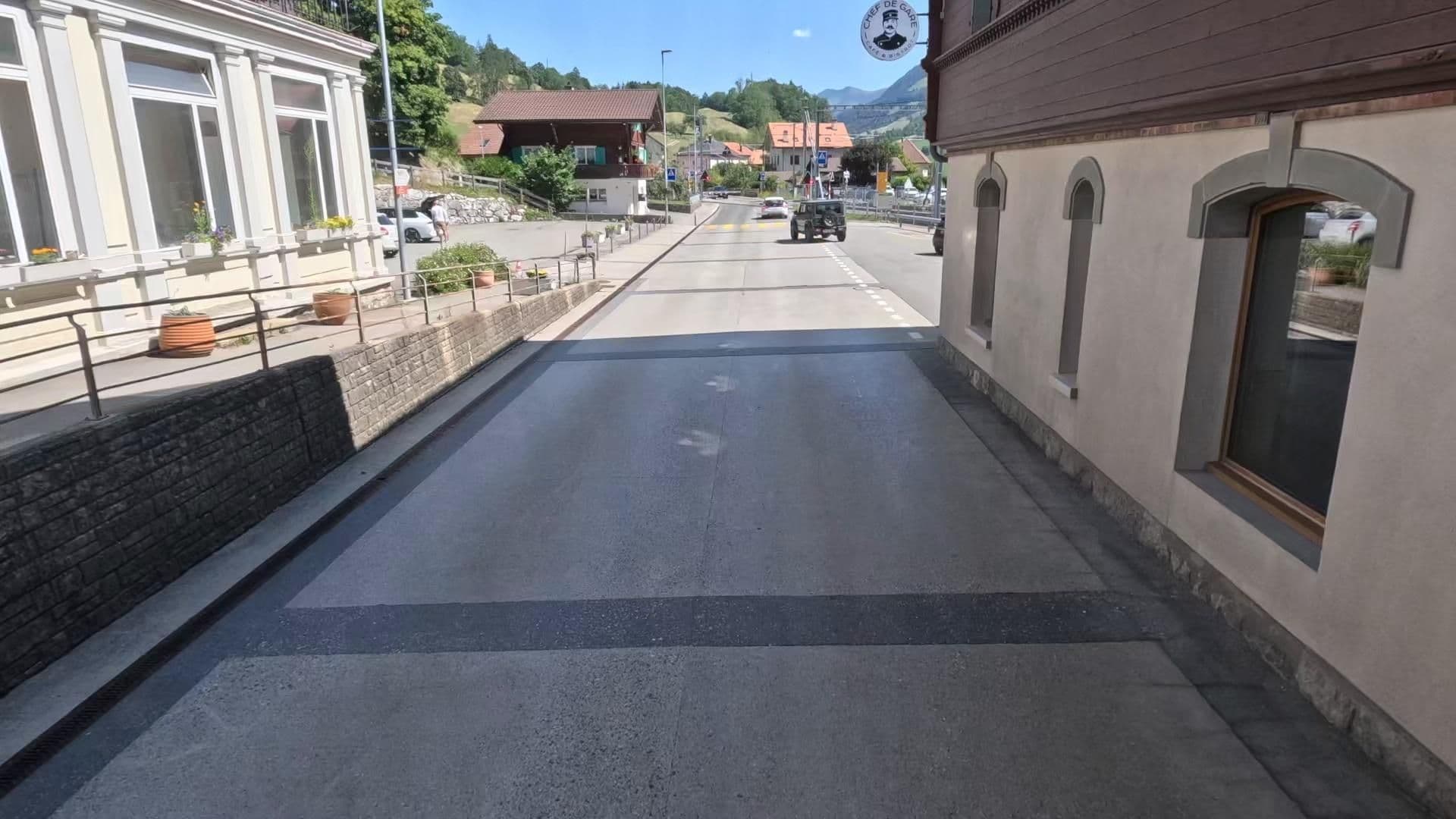 Street view near Hôtel de la Gare, Château-d'Oex — © bct (CC BY-SA · Mapillary)
