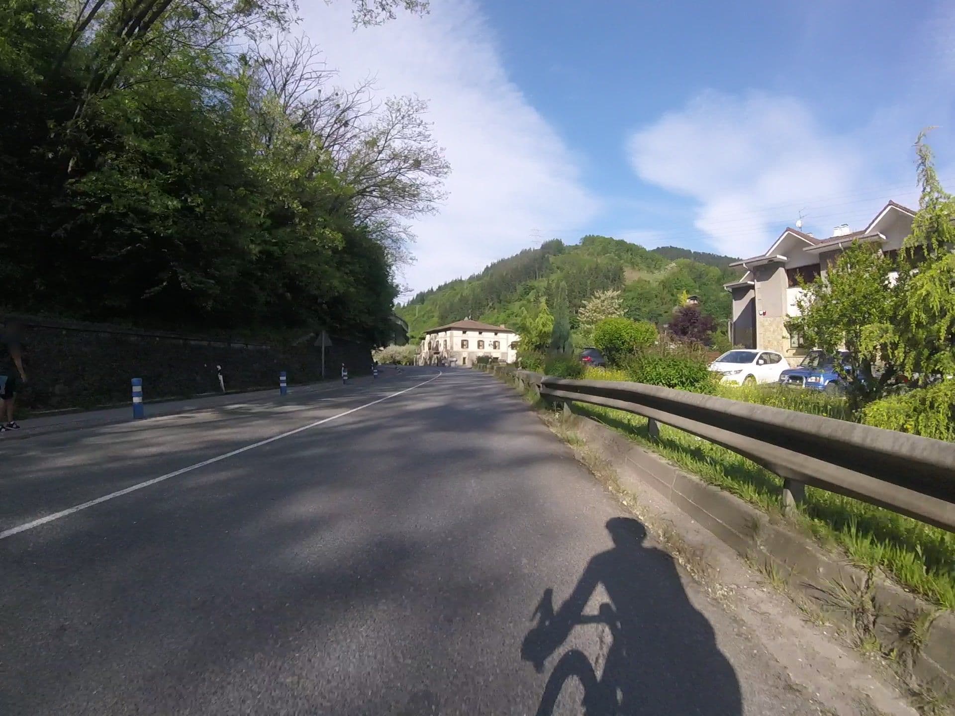 Street view near Hotel Salbatoreh! Hotela, Beasain — © mikelo (CC BY-SA · Mapillary)