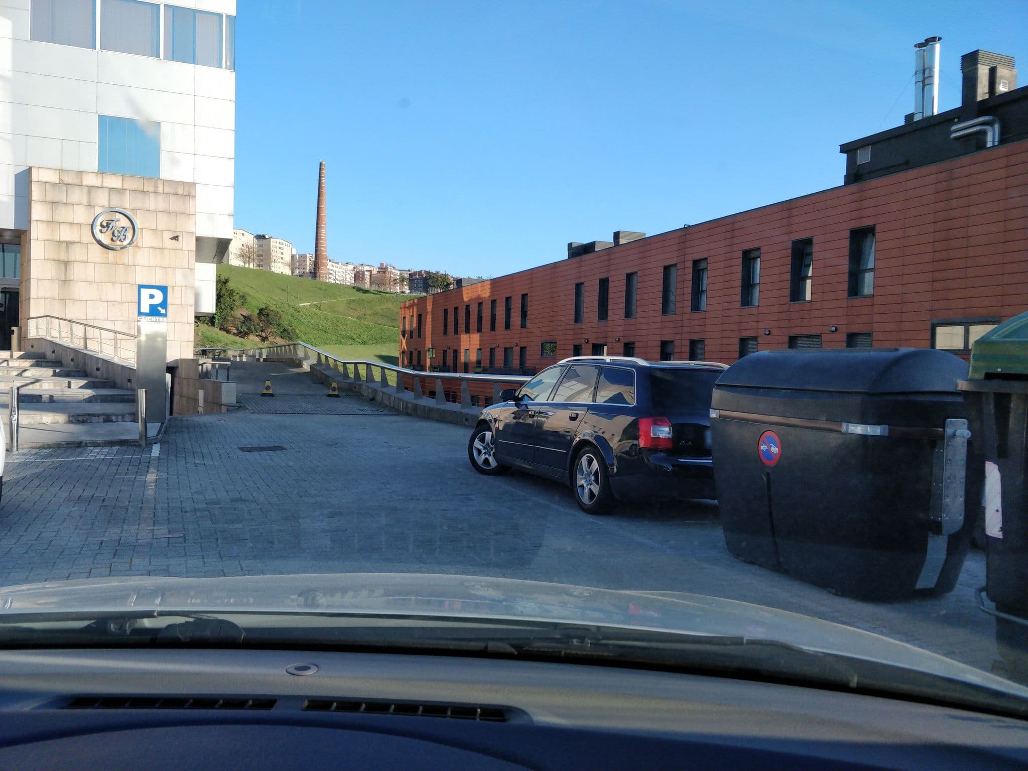 Street view near BYPILLOW Bilbo | Hotel en el centro de Bilbao., Bilbao — © cronoser (CC BY-SA · Mapillary)