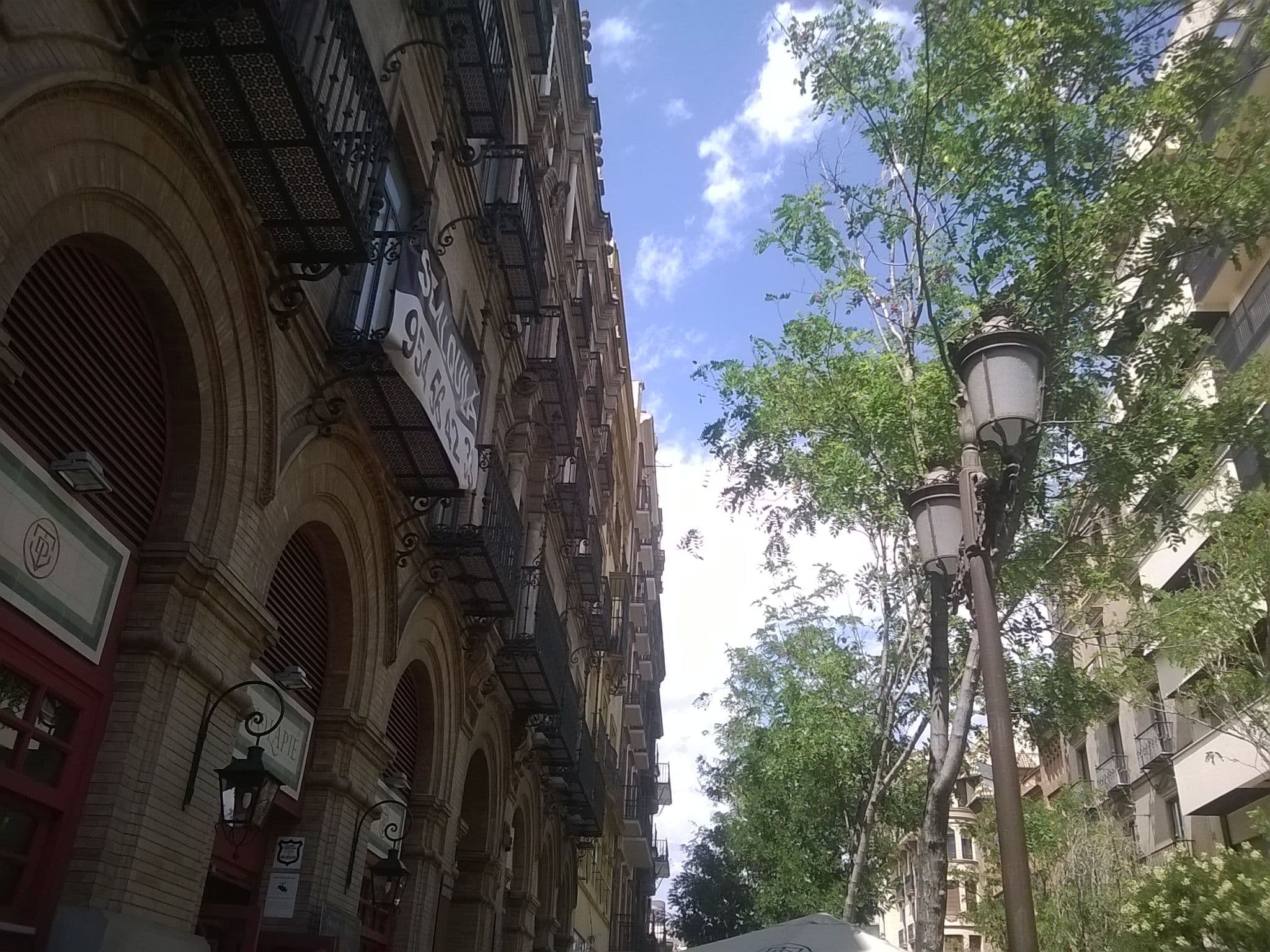 Street view near AQUITANIA HOME SUITES, Sevilla — © asantor (CC BY-SA · Mapillary)