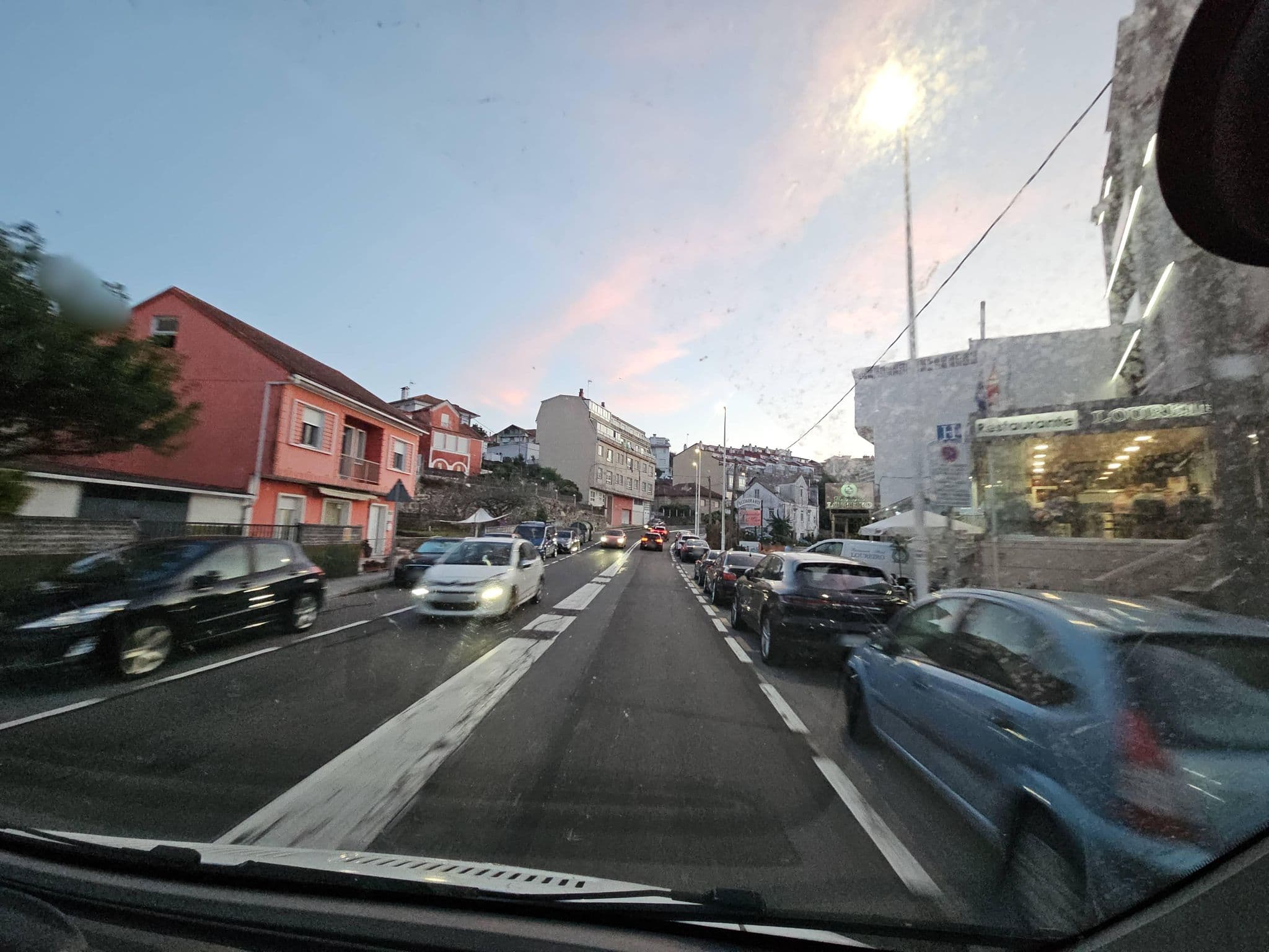 Street view near Restaurante Loureiro, Bueu — © Ralvar (CC BY-SA · Mapillary)