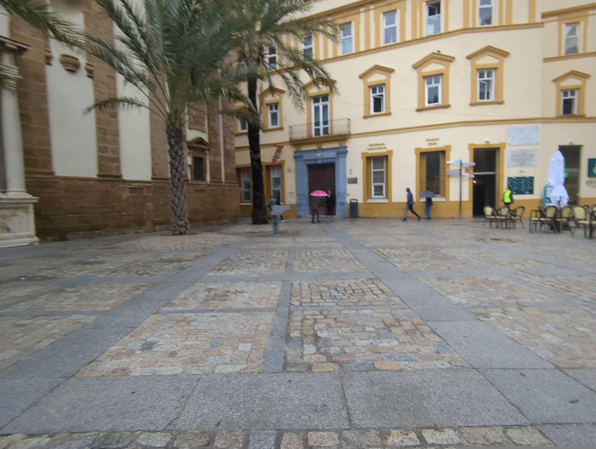 Street view near Hotel Olom, Cadiz — © miguel_andrade (CC BY-SA · Mapillary)