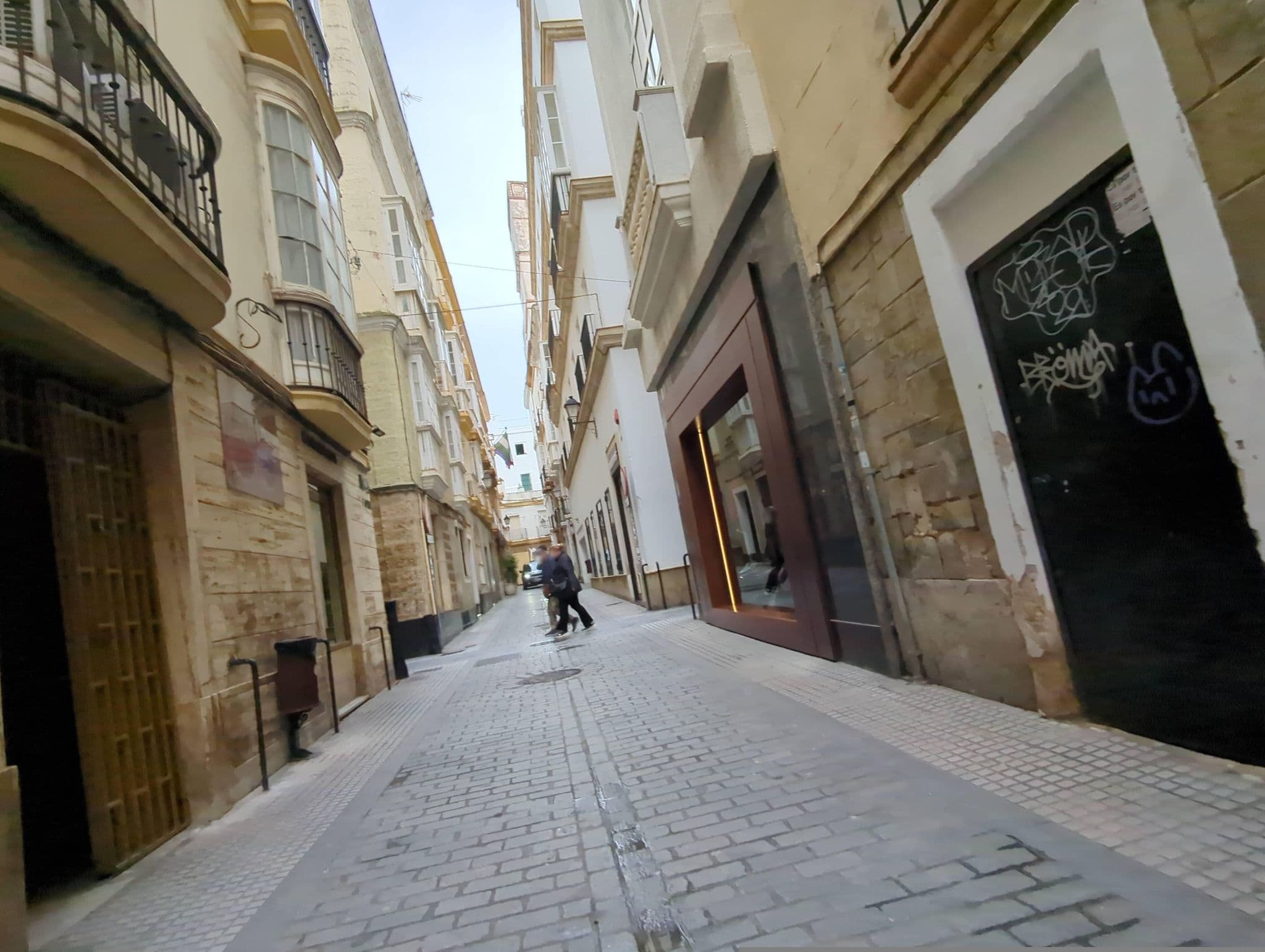 Street view near Hotel Argantonio, Cadiz — © miguel_andrade (CC BY-SA · Mapillary)