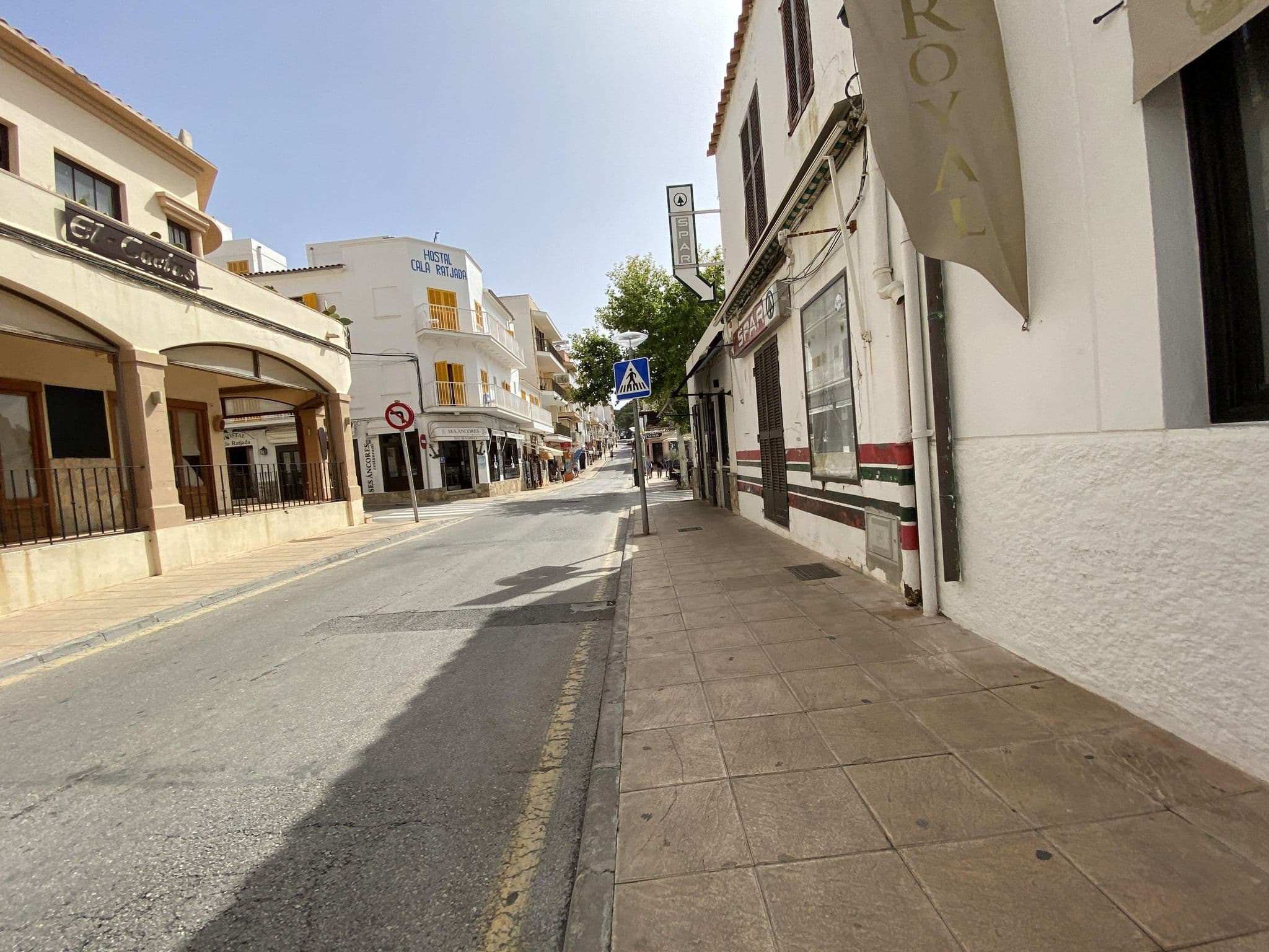 Street view near Hostal Cala Ratjada, Cala Rajada — © vadi (CC BY-SA · Mapillary)