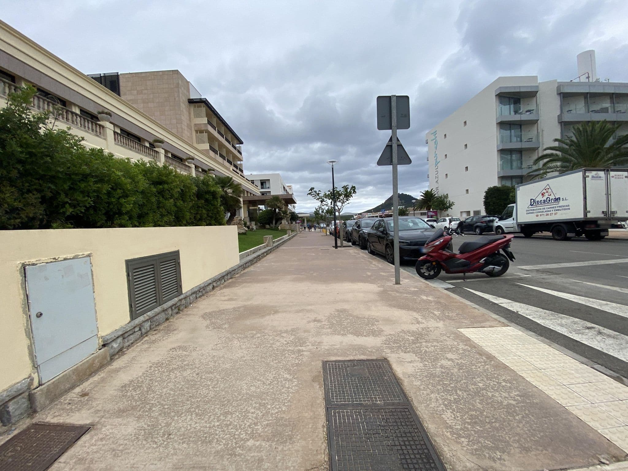 Street view near Hotel Bella Playa & Spa, Cala Rajada — © vadi (CC BY-SA · Mapillary)