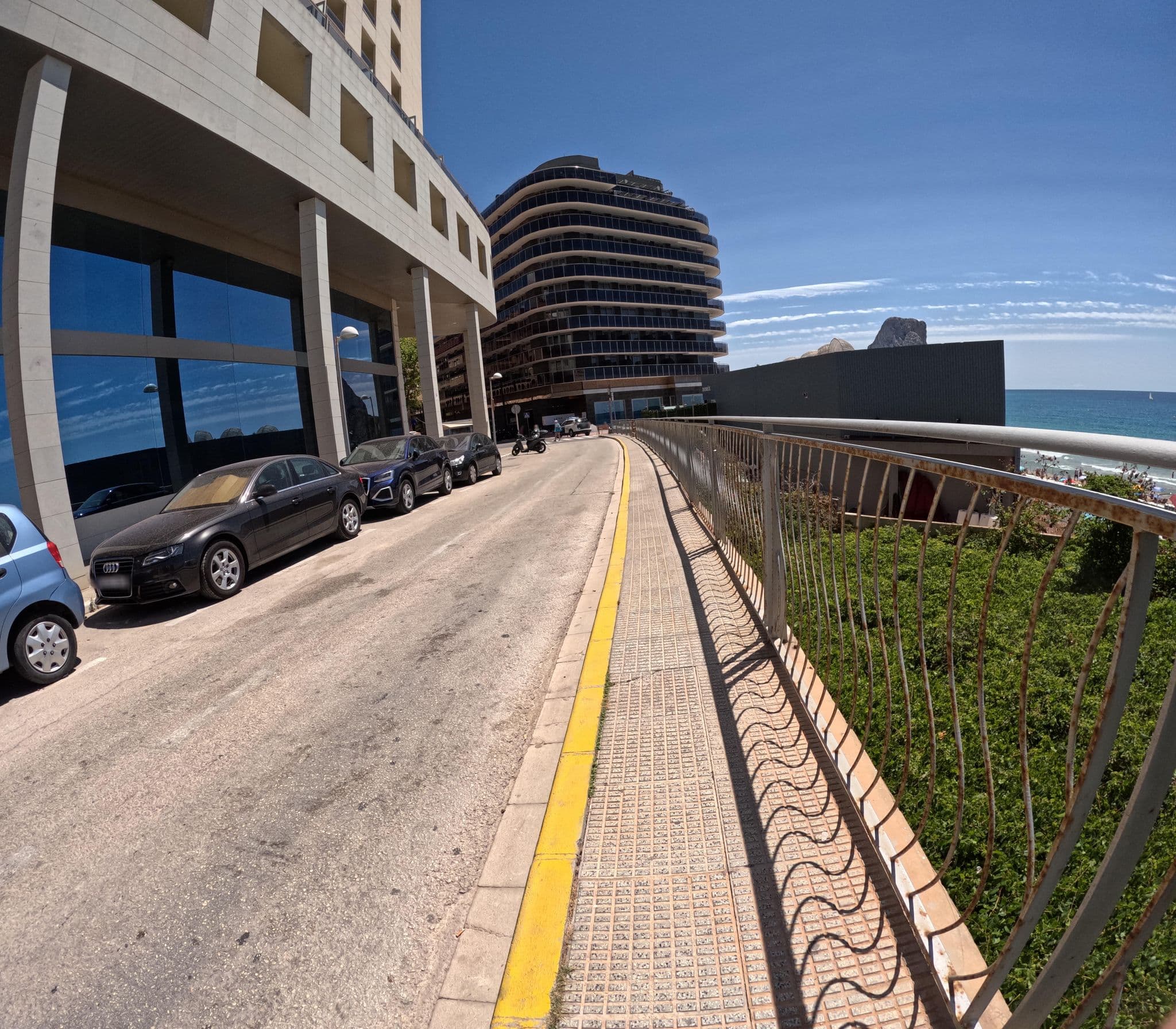 Street view near Pierre & Vacances Hotel Bahía Calpe, Calp — © tjorim (CC BY-SA · Mapillary)