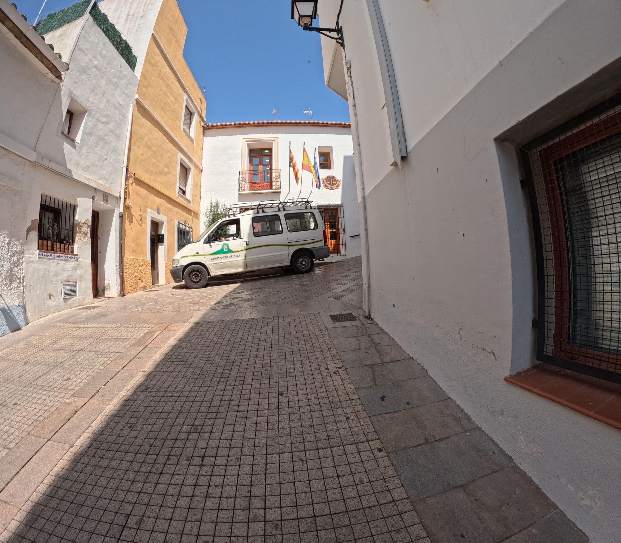 Street view near Galeon Boutique Hotel, Calp — © tjorim (CC BY-SA · Mapillary)