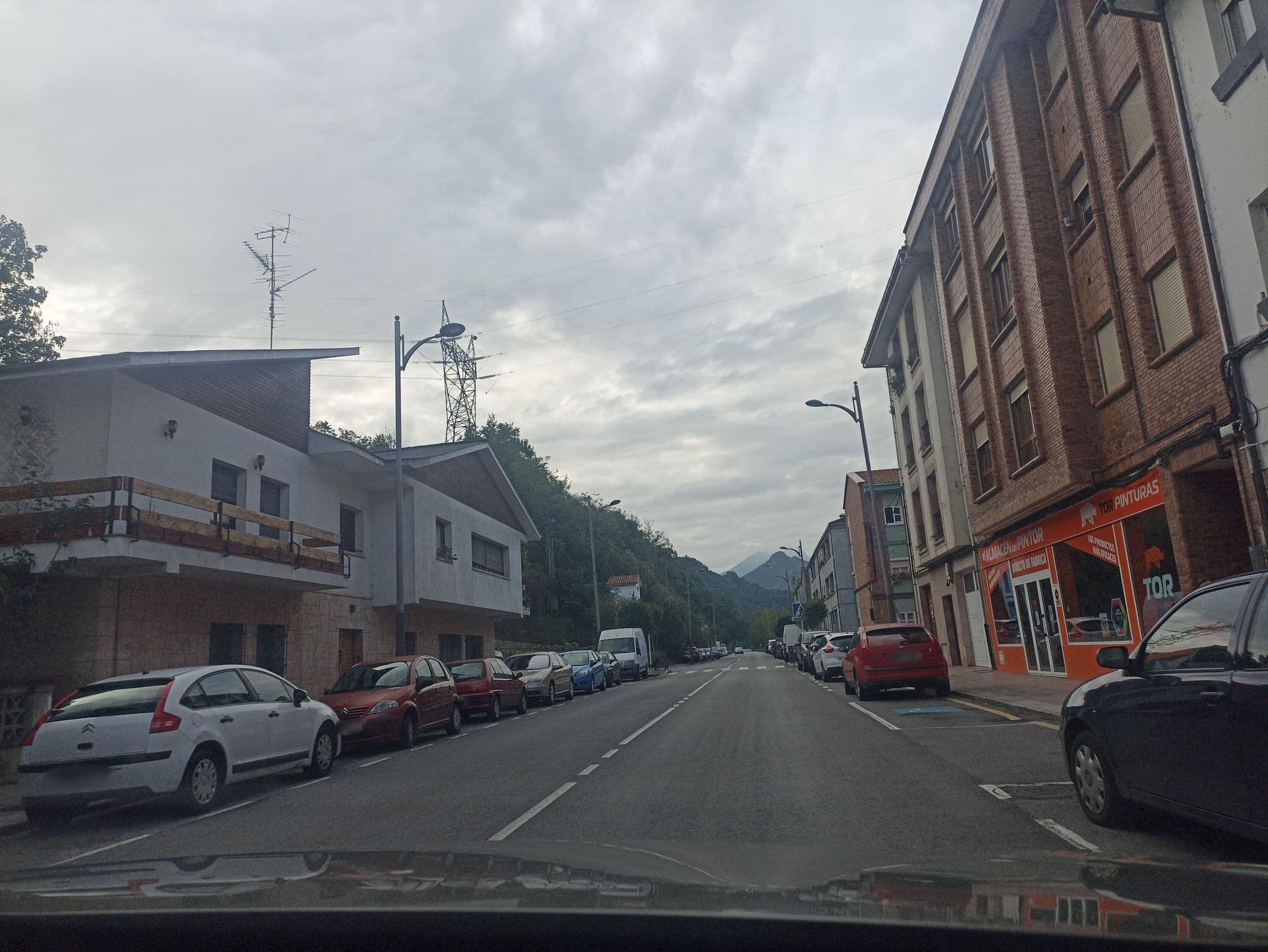 Street view near Hotel Covadonga, Cangas de Onís — © toniserra (CC BY-SA · Mapillary)