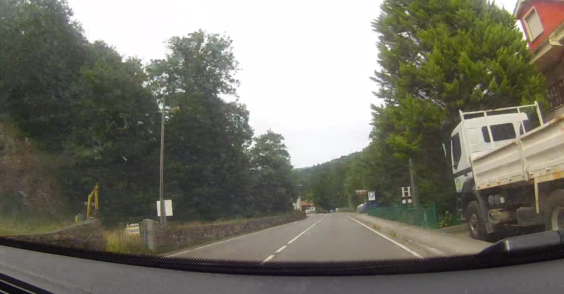 Street view near Hotel El Molino, Cangas de Onís — © VincentVE (CC BY-SA · Mapillary)