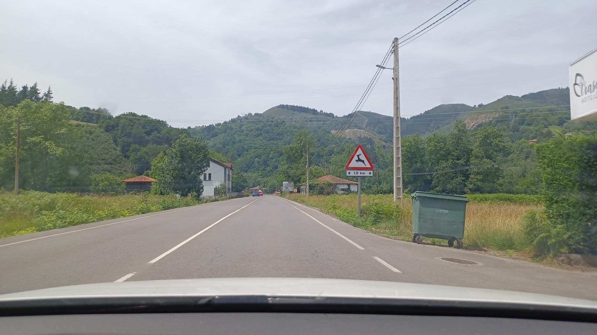 Street view near Hotel El Trasgu, Cangas de Onís — © normanm (CC BY-SA · Mapillary)