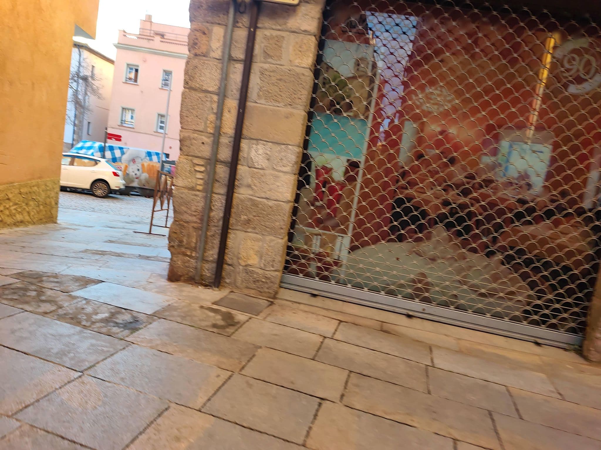 Street view near Hotel Restaurant Canet, Castelló d'Empúries — © Duro (CC BY-SA · Mapillary)