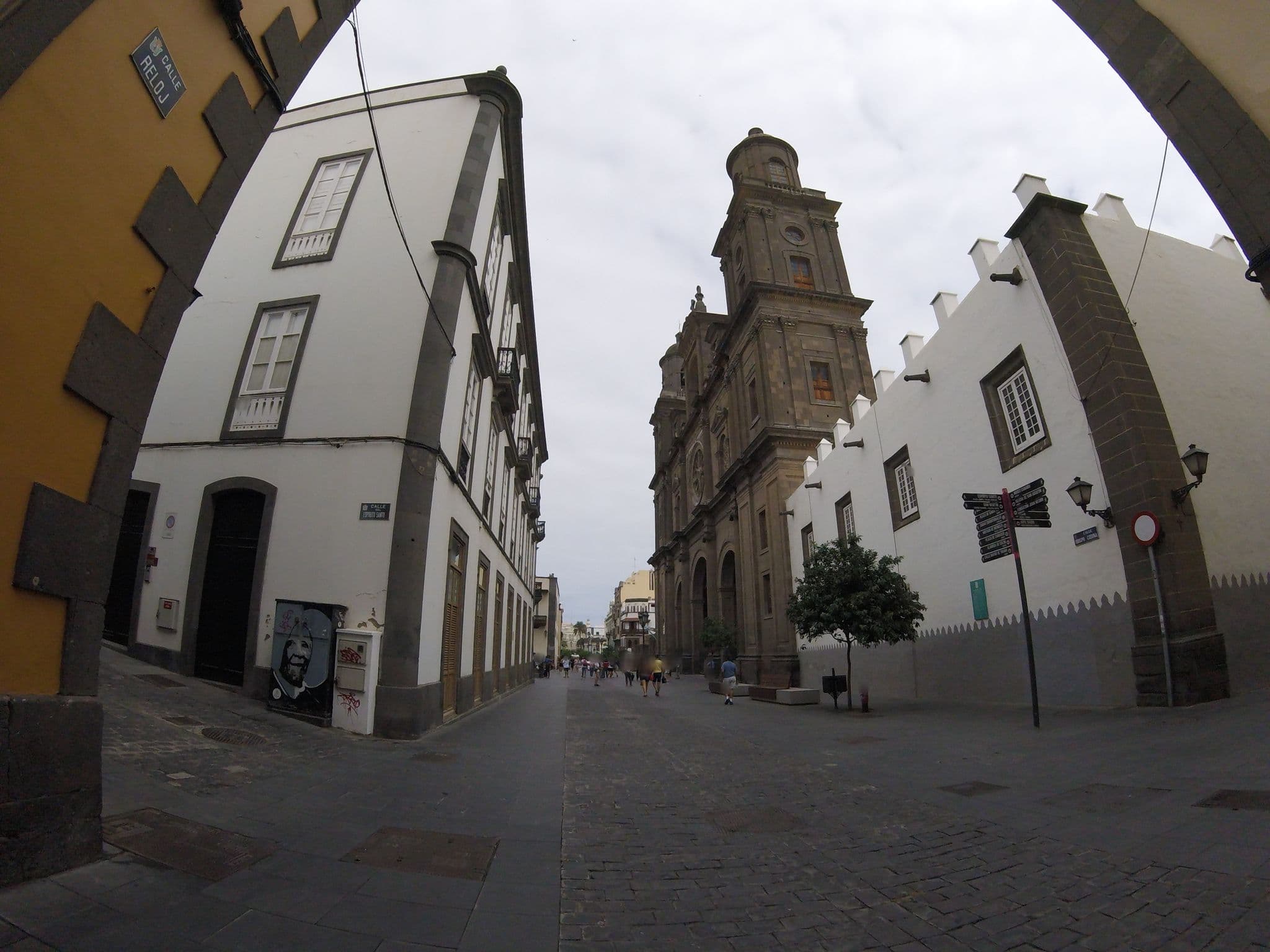Street view near Santa Ana Suite § Rooms, Las Palmas de Gran Canaria — © javiersanp (CC BY-SA · Mapillary)