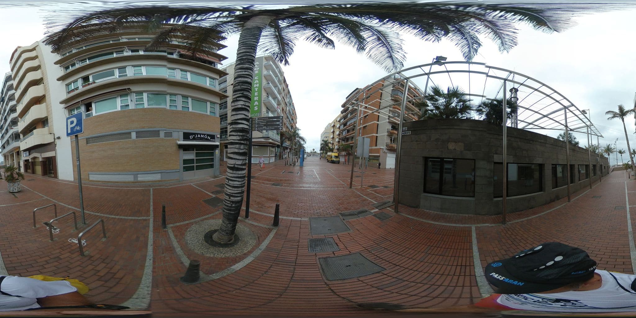 Street view near Apartamentos Don Carlos - by Siesta Original, Centro
