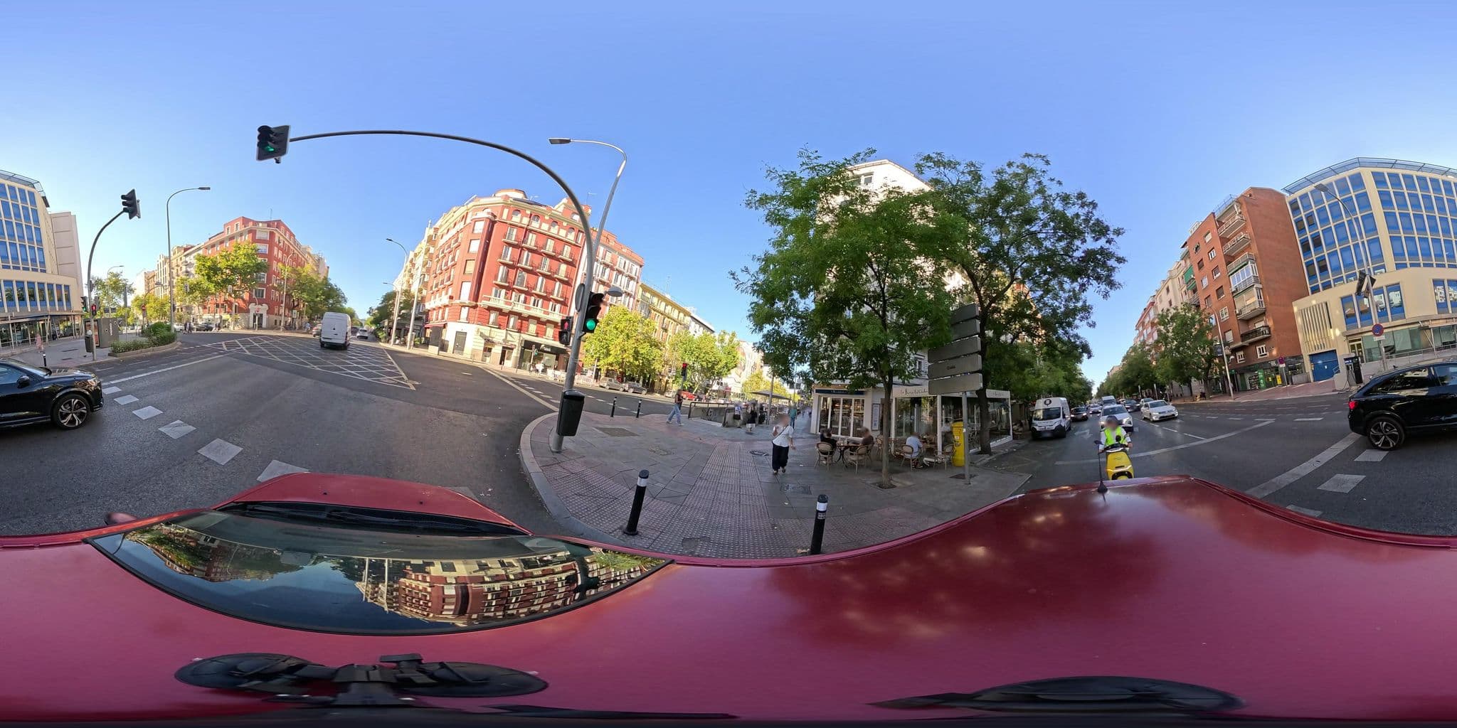 Street view near Visiting Madrid, Rios Rosas — © seraq (CC BY-SA · Mapillary)