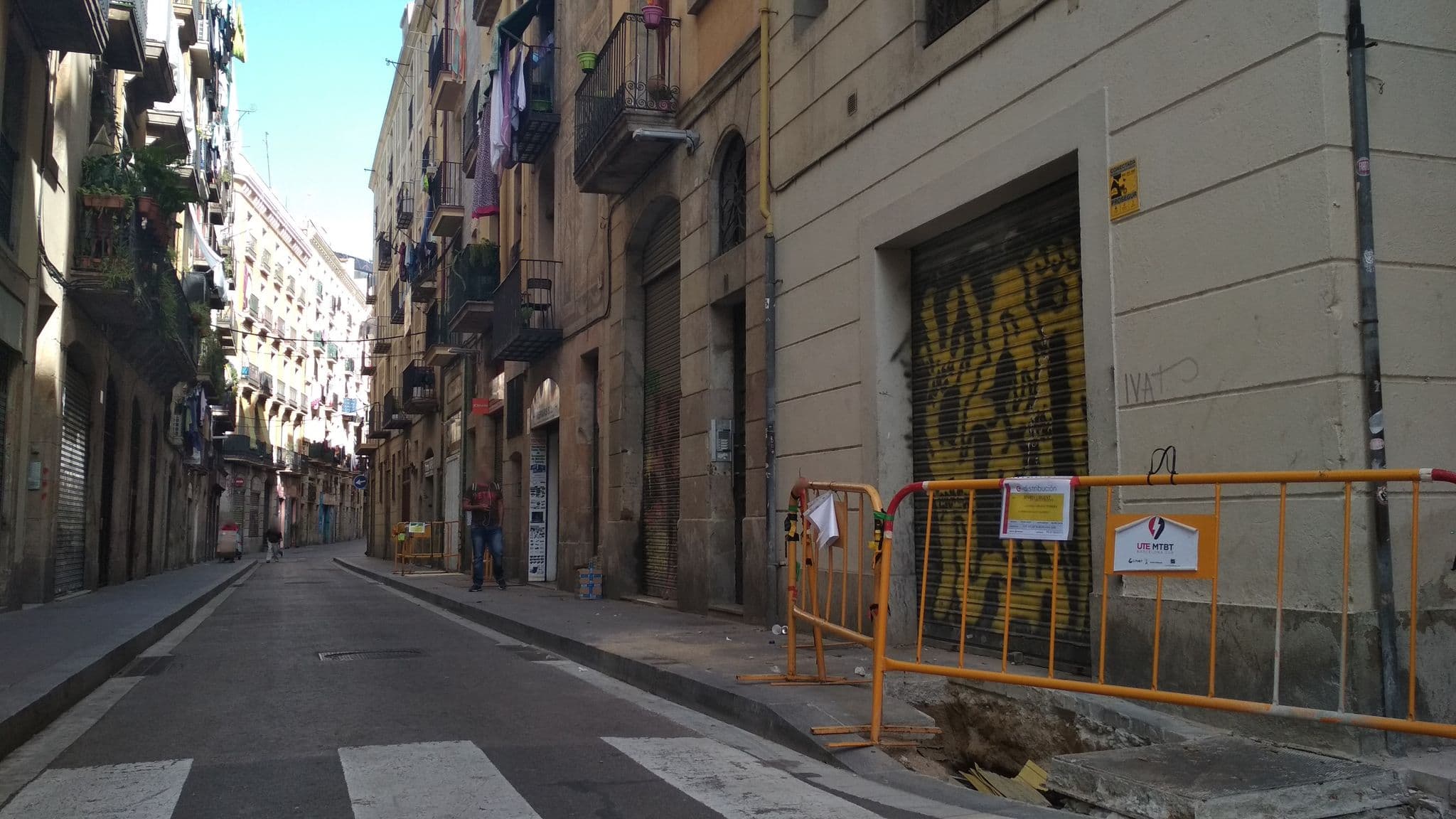 Street view near Hotel Casa Teva Barcelona, Ciutat Vella — © toniserra (CC BY-SA · Mapillary)