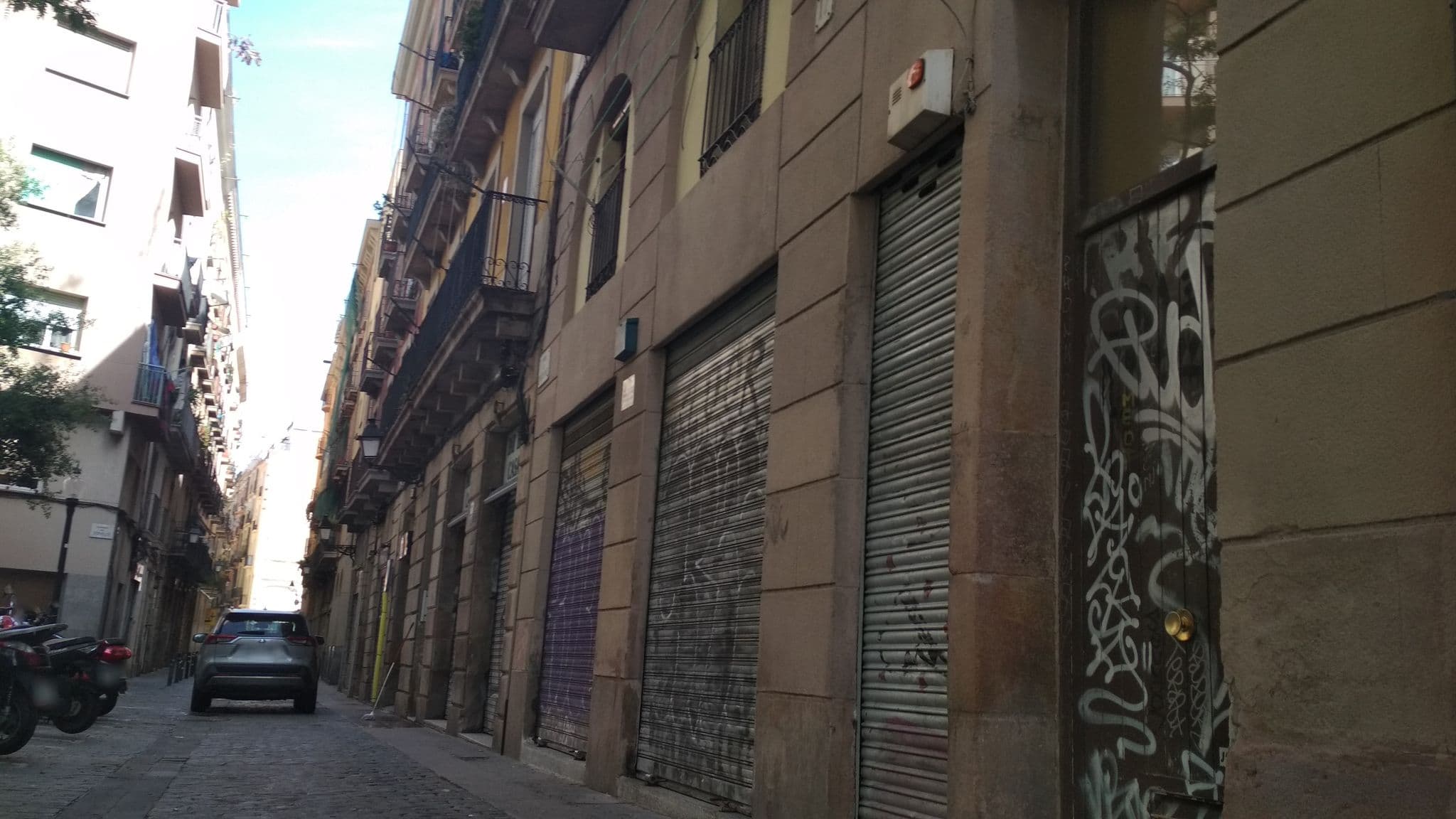 Street view near Hotel Sixties, Ciutat Vella — © toniserra (CC BY-SA · Mapillary)