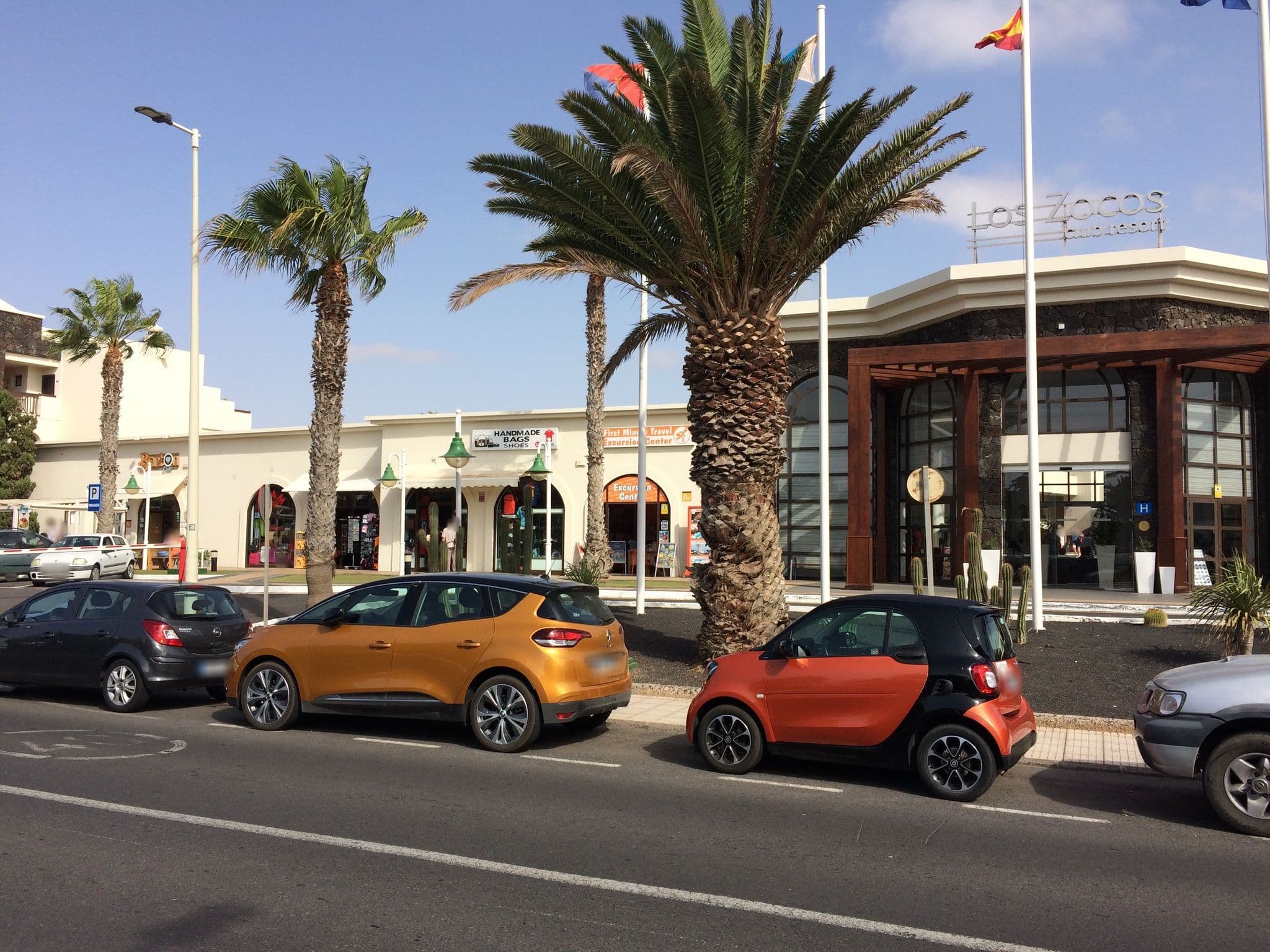 Street view near Los Zocos Impressive Lanzarote, Costa Teguise — © EstSsxKt (CC BY-SA · Mapillary)