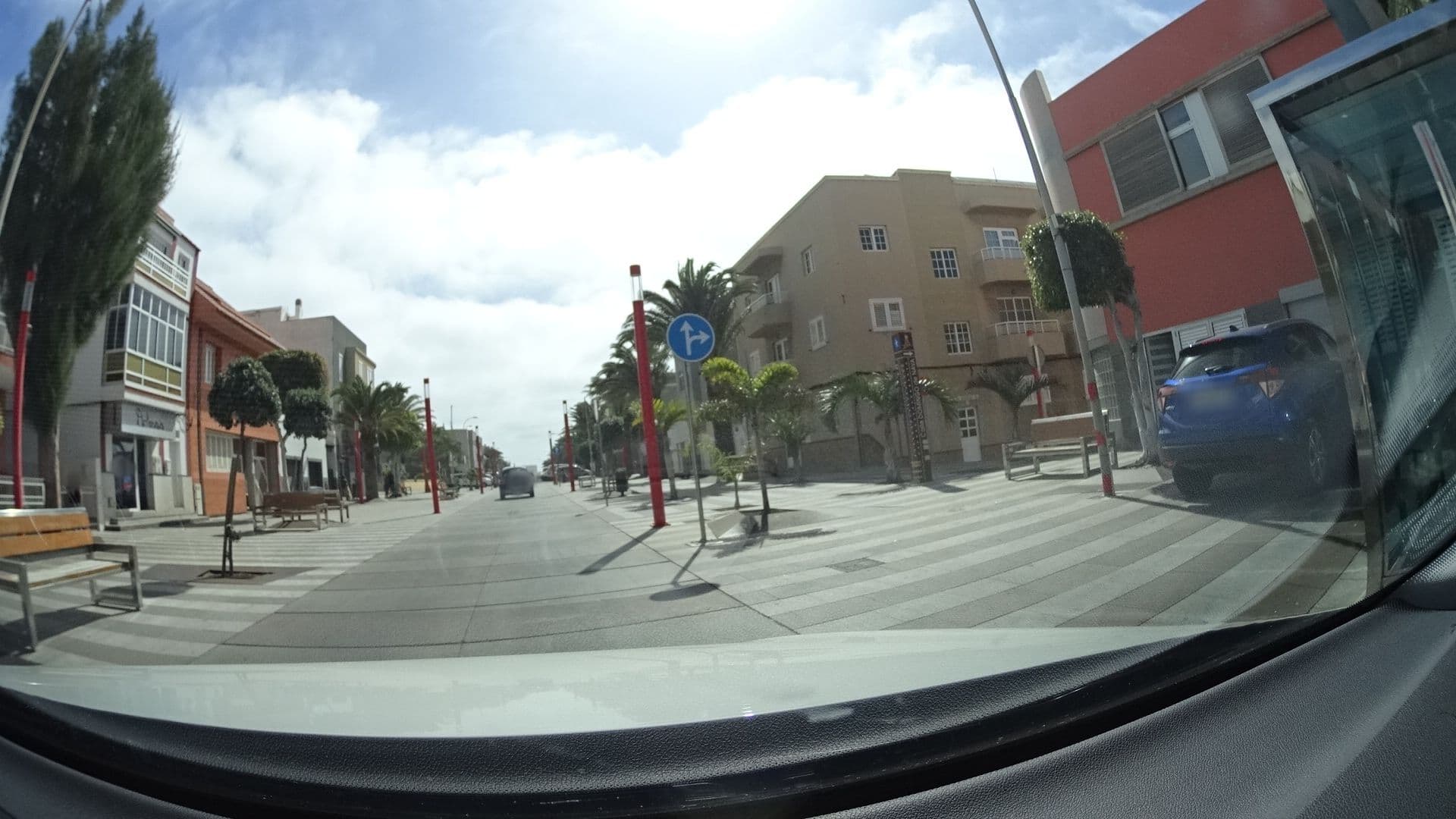 Street view near Hotel Playa de Arinaga, Cruce de Arinaga — © sashazykov (CC BY-SA · Mapillary)