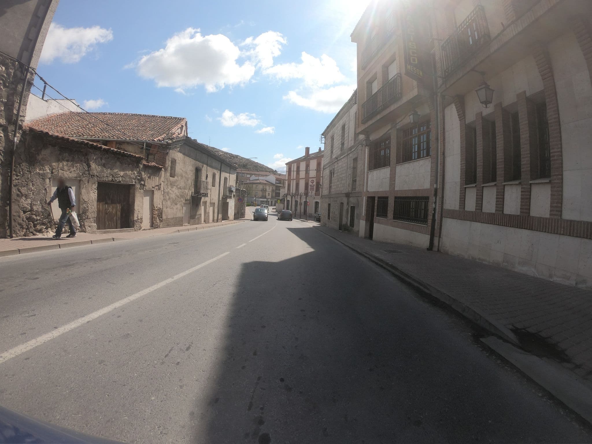 Street view near Hotel/Restaurante/Bar "San Francisco" (La Fonda), Cuéllar — © sanchi (CC BY-SA · Mapillary)