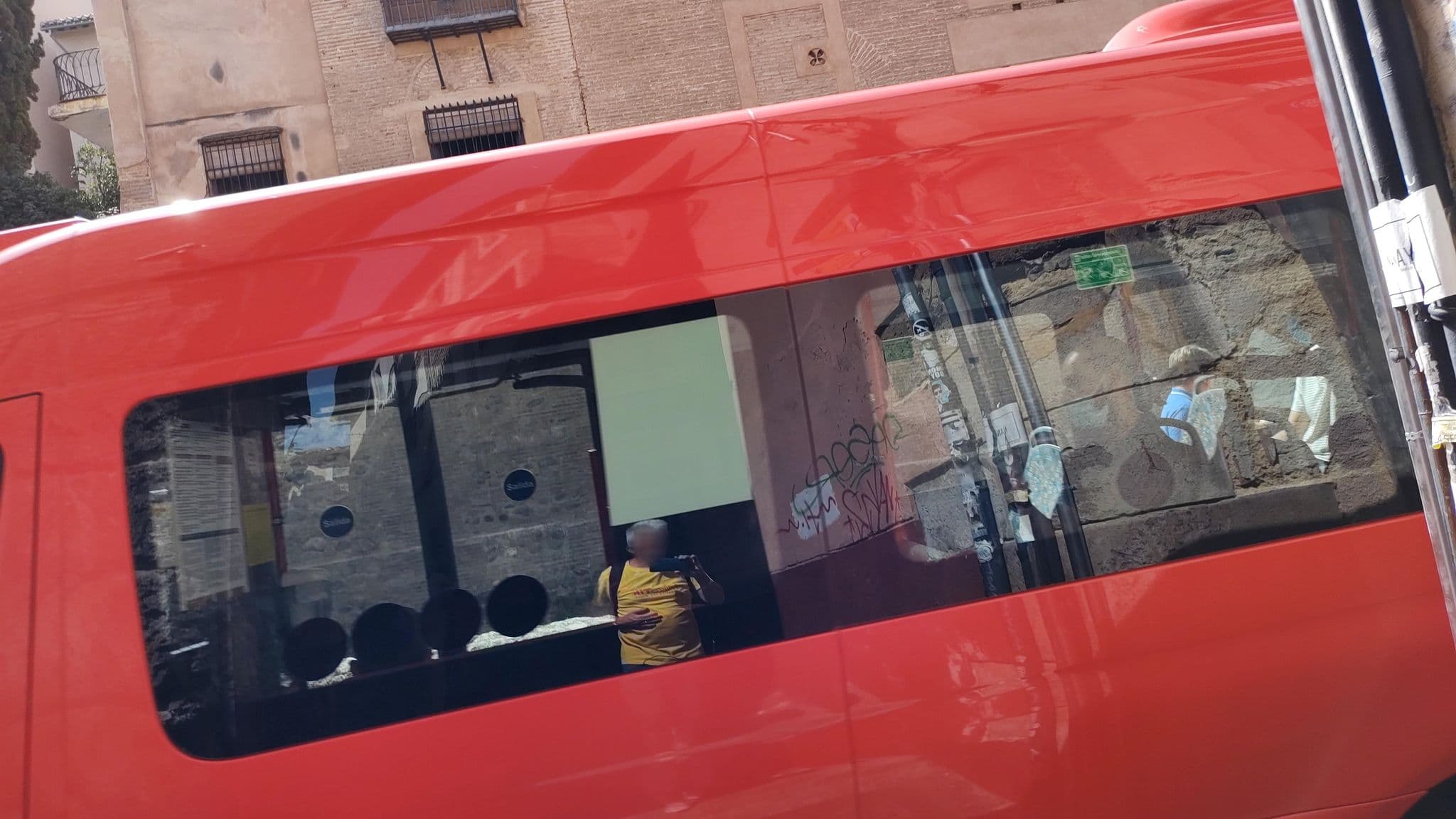 Street view near Hotel Museo Palacio de Mariana Pineda, Granada — © rsandu (CC BY-SA · Mapillary)