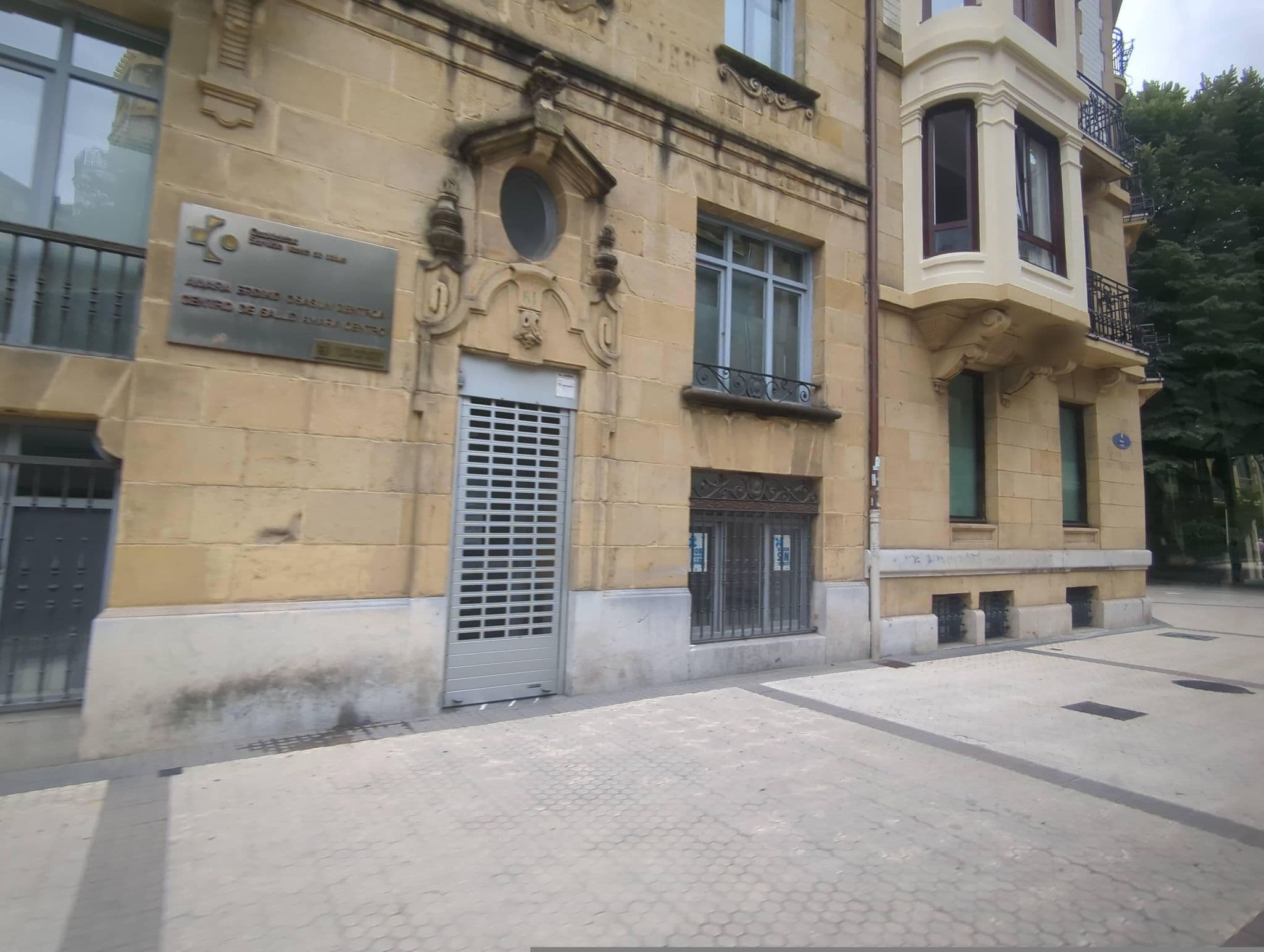 Street view near Hotel Palacio Bellas Artes San Sebastián, Curio Collection by Hilton, Donostia / San Sebastián — © miguel_andrade (CC BY-SA · Mapillary)