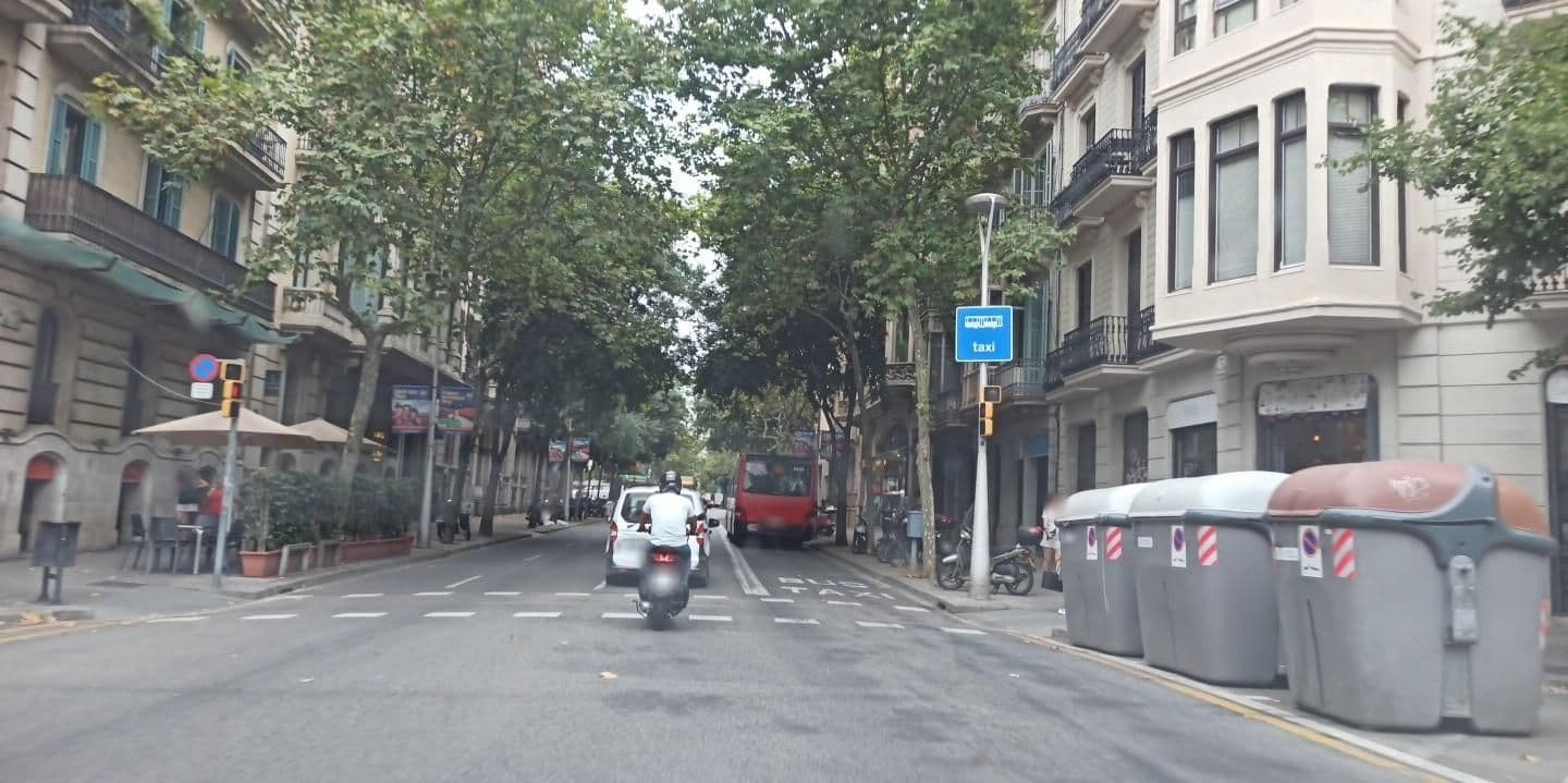 Street view near Hostal Medea Barcelona, Dreta de l'Eixample — © yopaseopor (CC BY-SA · Mapillary)