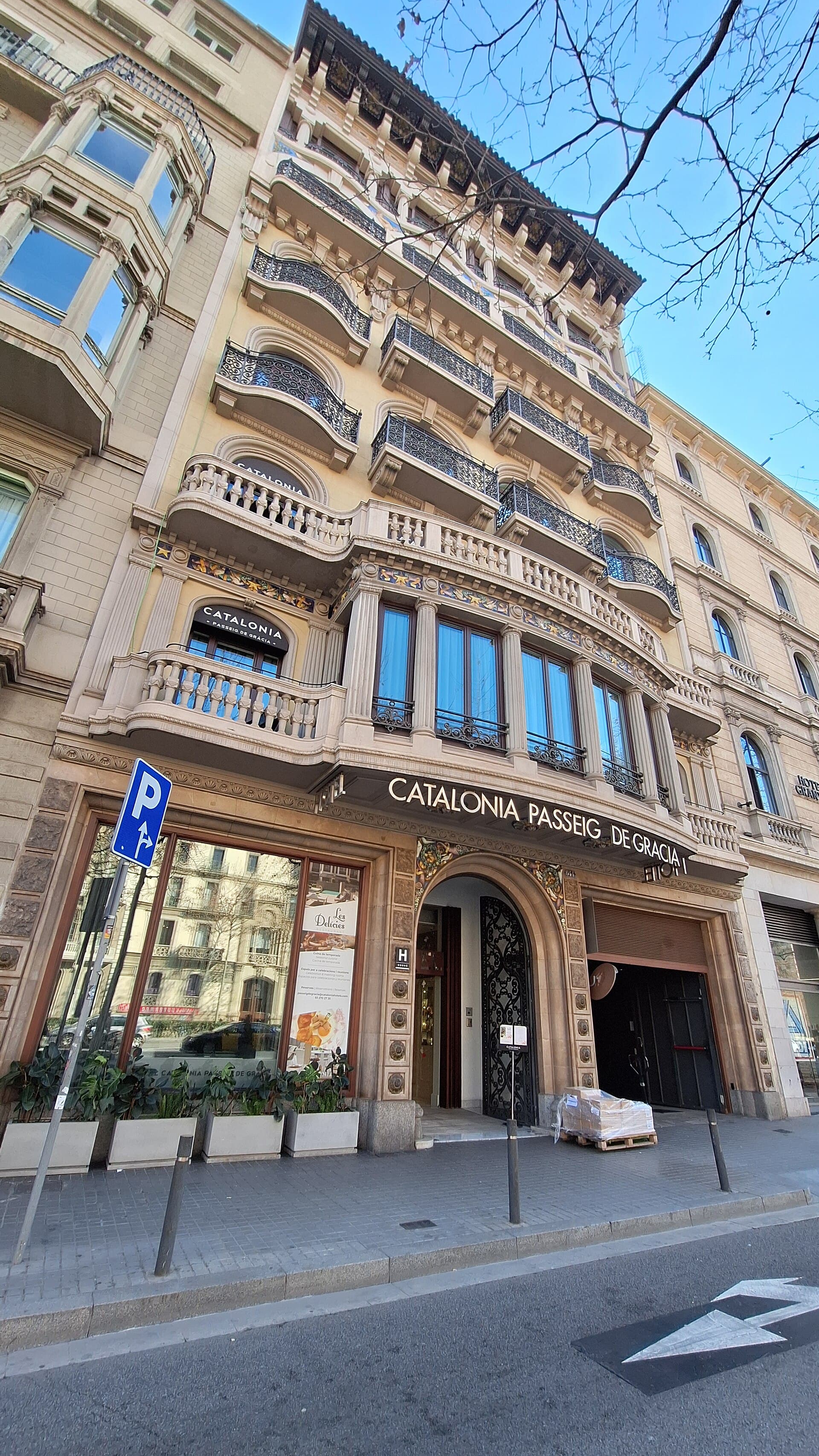 Hotel Catalonia Passeig de Gràcia (via Wikimedia Commons, CC BY-SA 3.0)