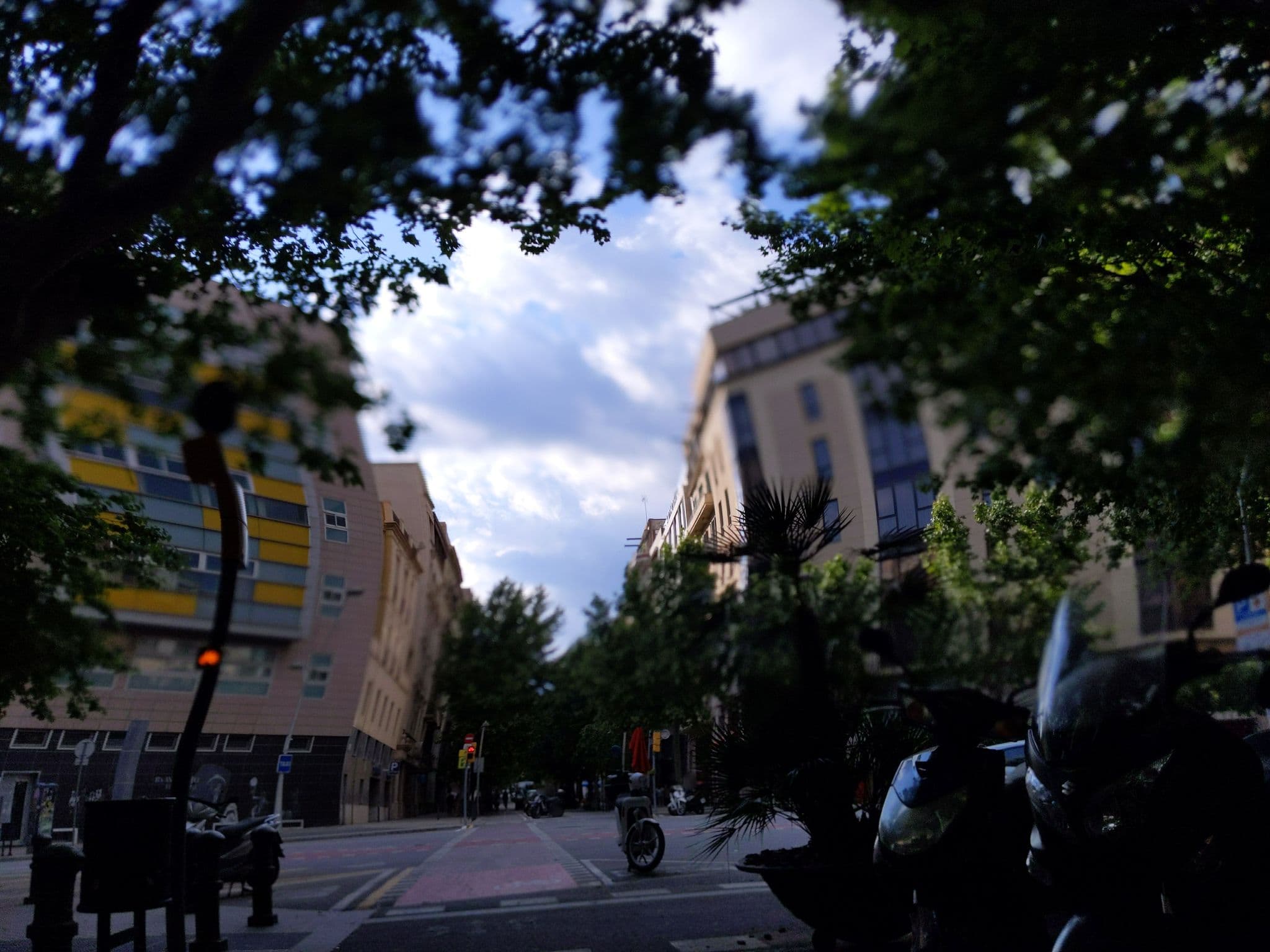 Street view near LeMar by Aspasios, Barcelona — © morrocoyvolador (CC BY-SA · Mapillary)