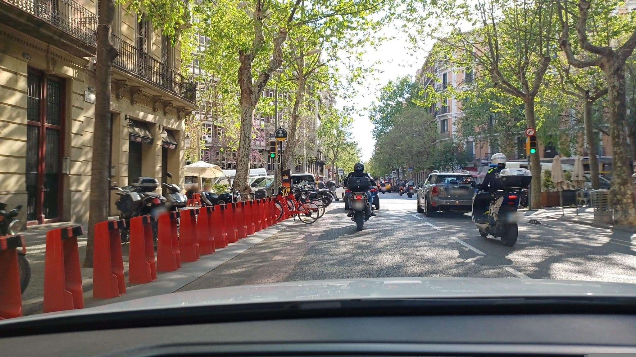 Street view near Ako Suite Hotel, Eixample — © normanm (CC BY-SA · Mapillary)