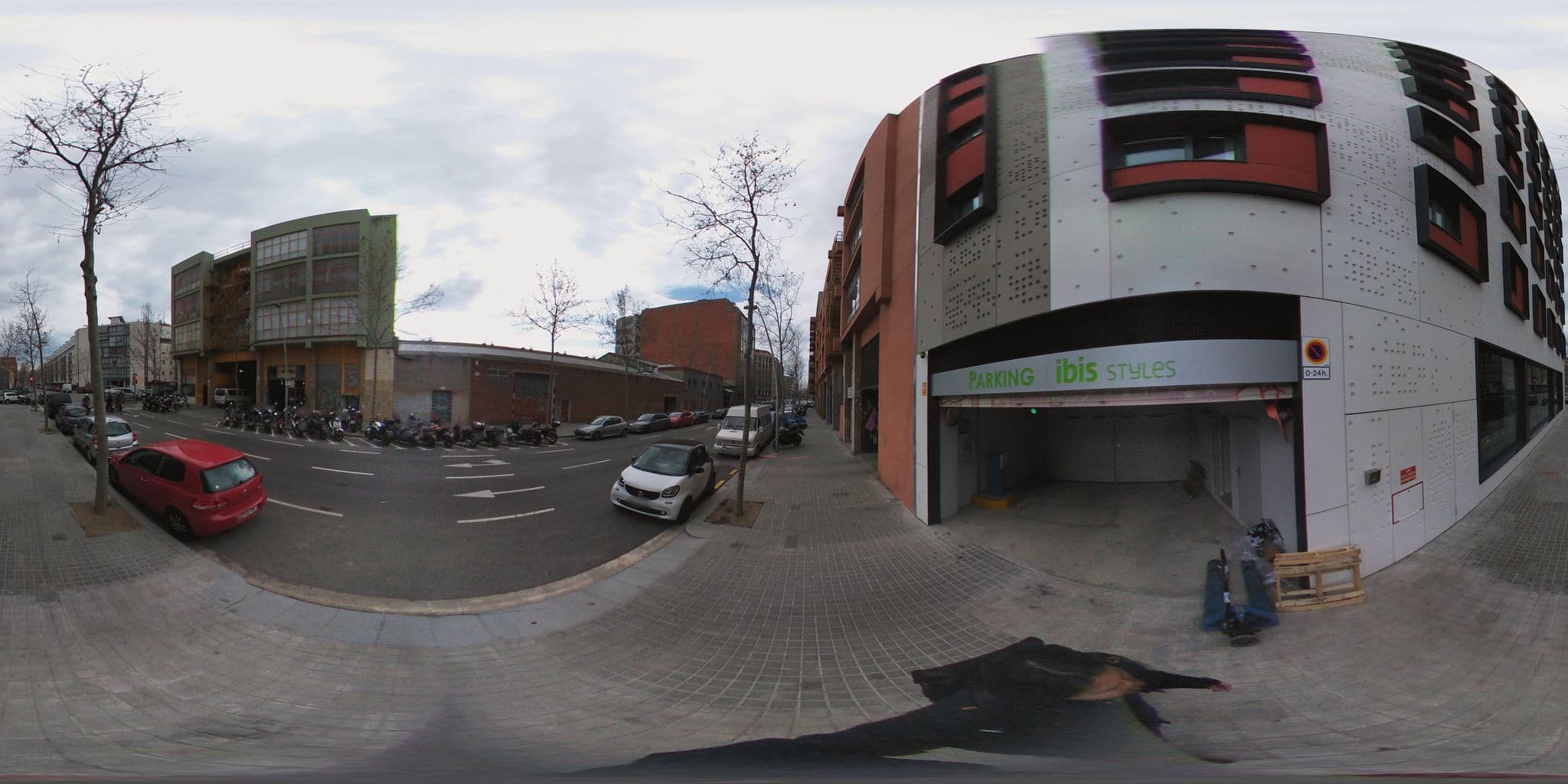 Street view near Hotel ibis Styles Barcelona City Bogatell, el Parc i la Llacuna del Poblenou — © ccossio (CC BY-SA · Mapillary)
