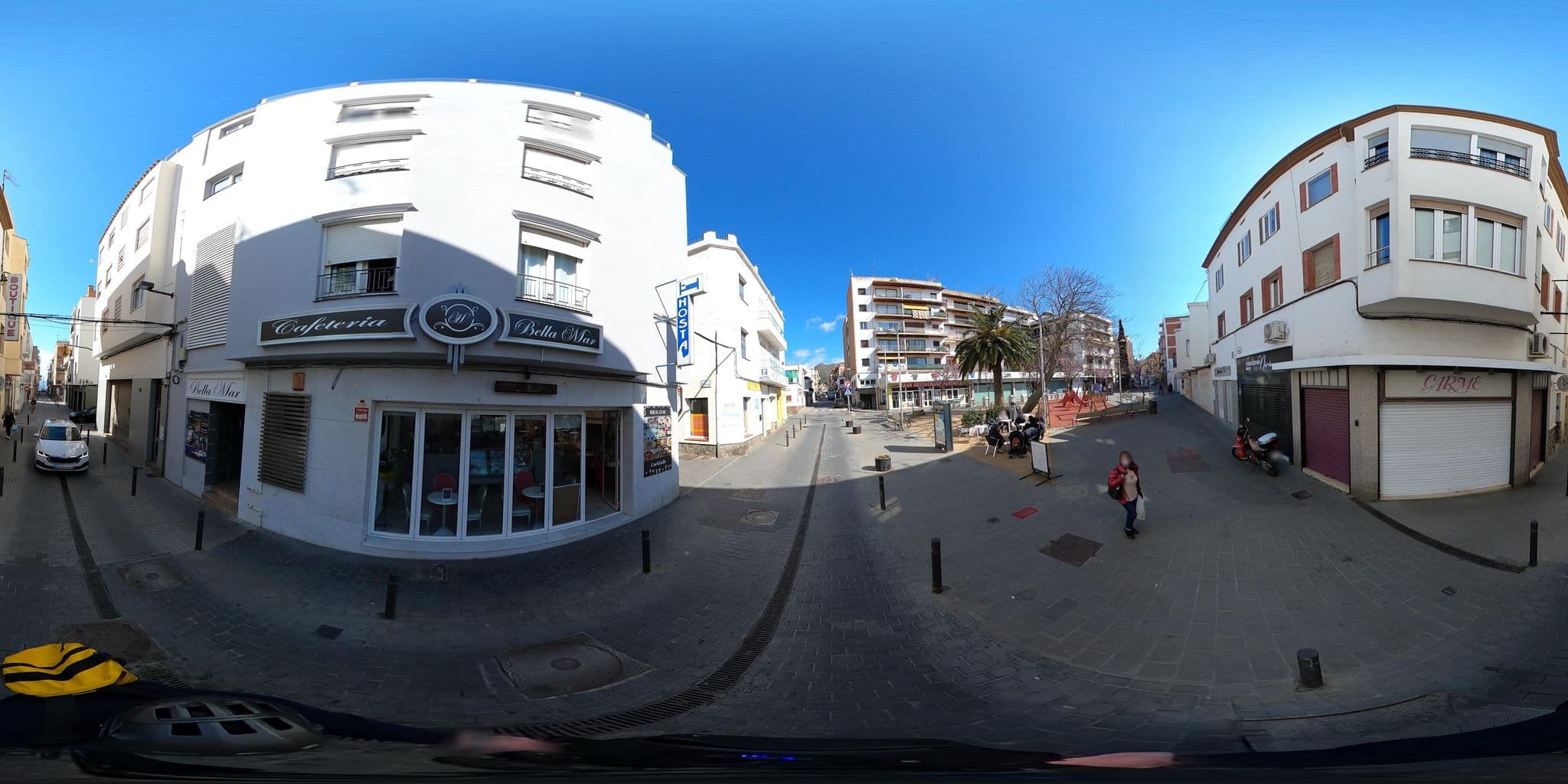 Street view near Hostal Bella Mar Roses, Roses — © geovelo (CC BY-SA · Mapillary)