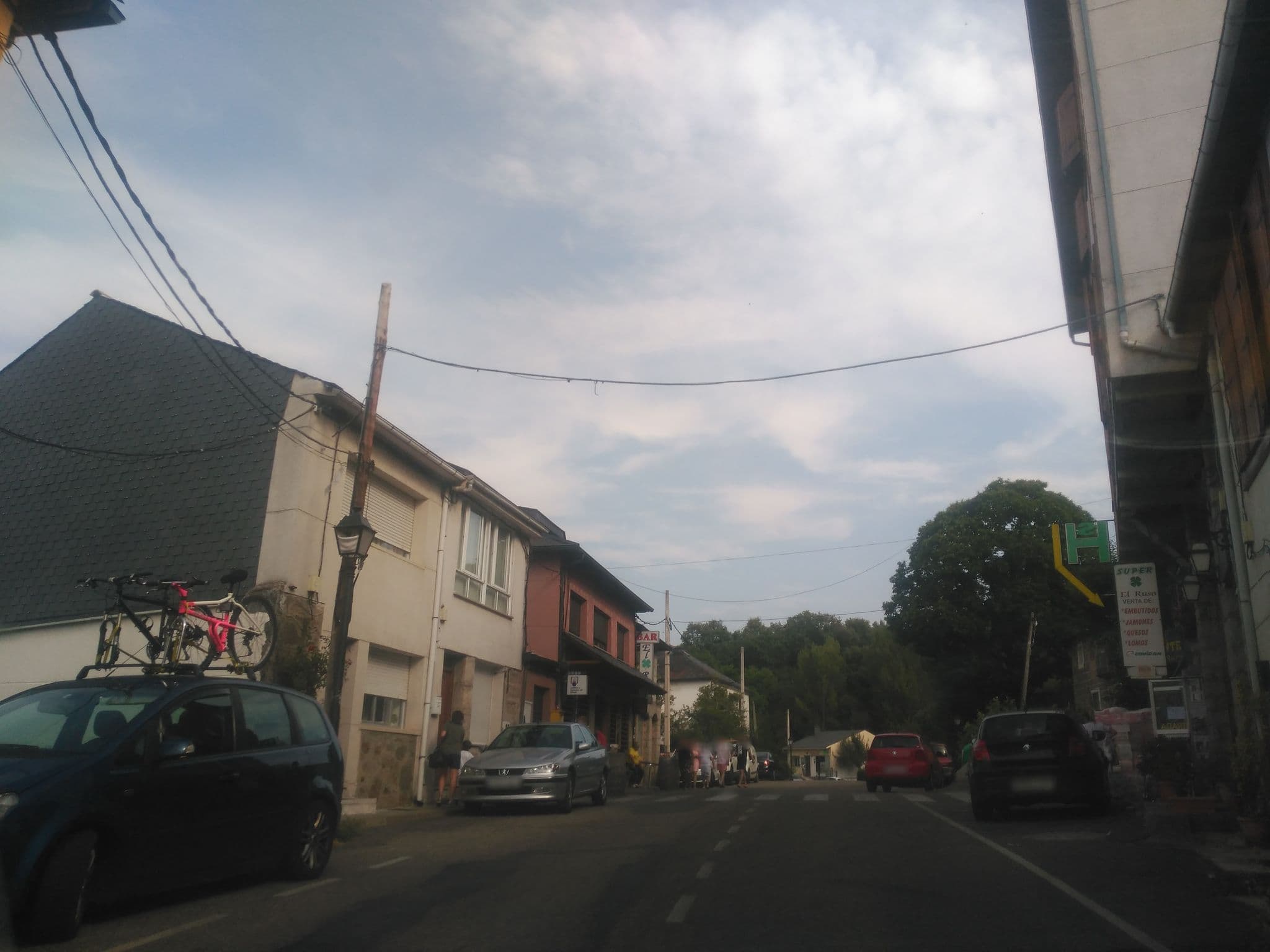 Street view near Hostal Los Chanos El Ruso, Galende — © sanchi (CC BY-SA · Mapillary)
