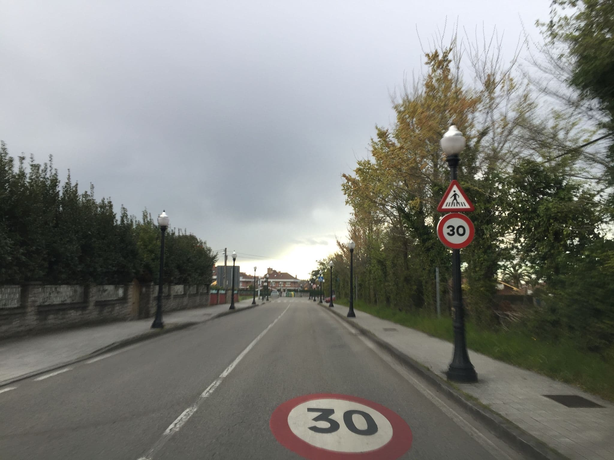 Street view near Pensión Abacá By Silastur, Gijón — © ptmap (CC BY-SA · Mapillary)
