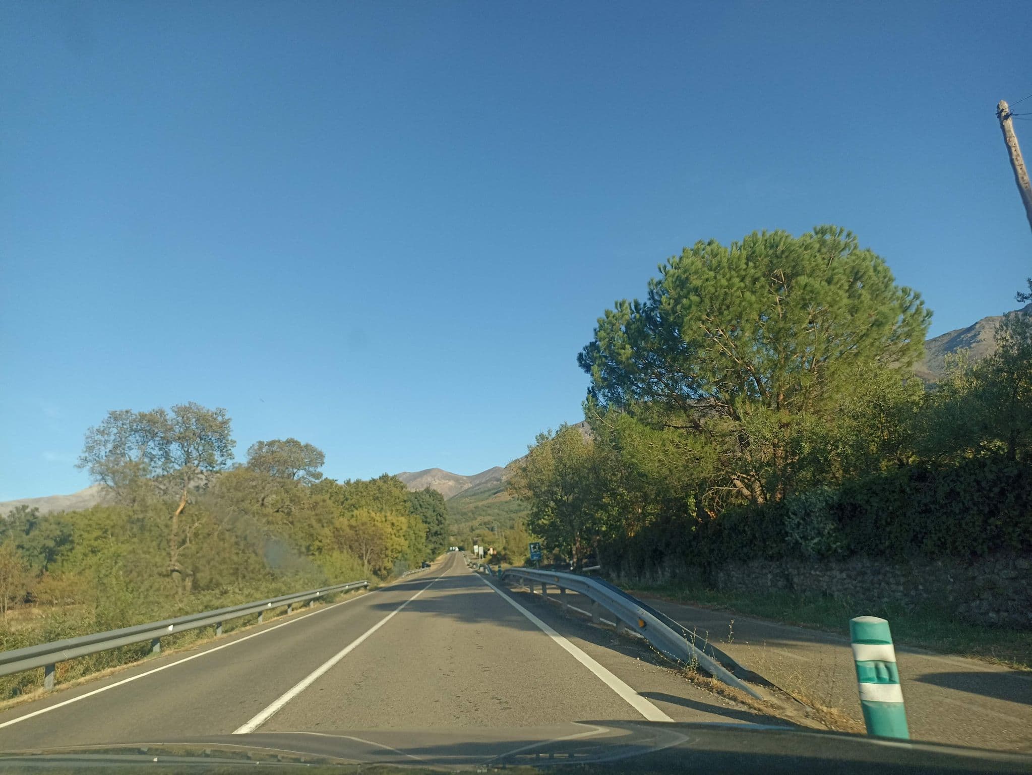 Street view near Aldea Vetonia Complejo Vacacional, Hervás — © toniserra (CC BY-SA · Mapillary)