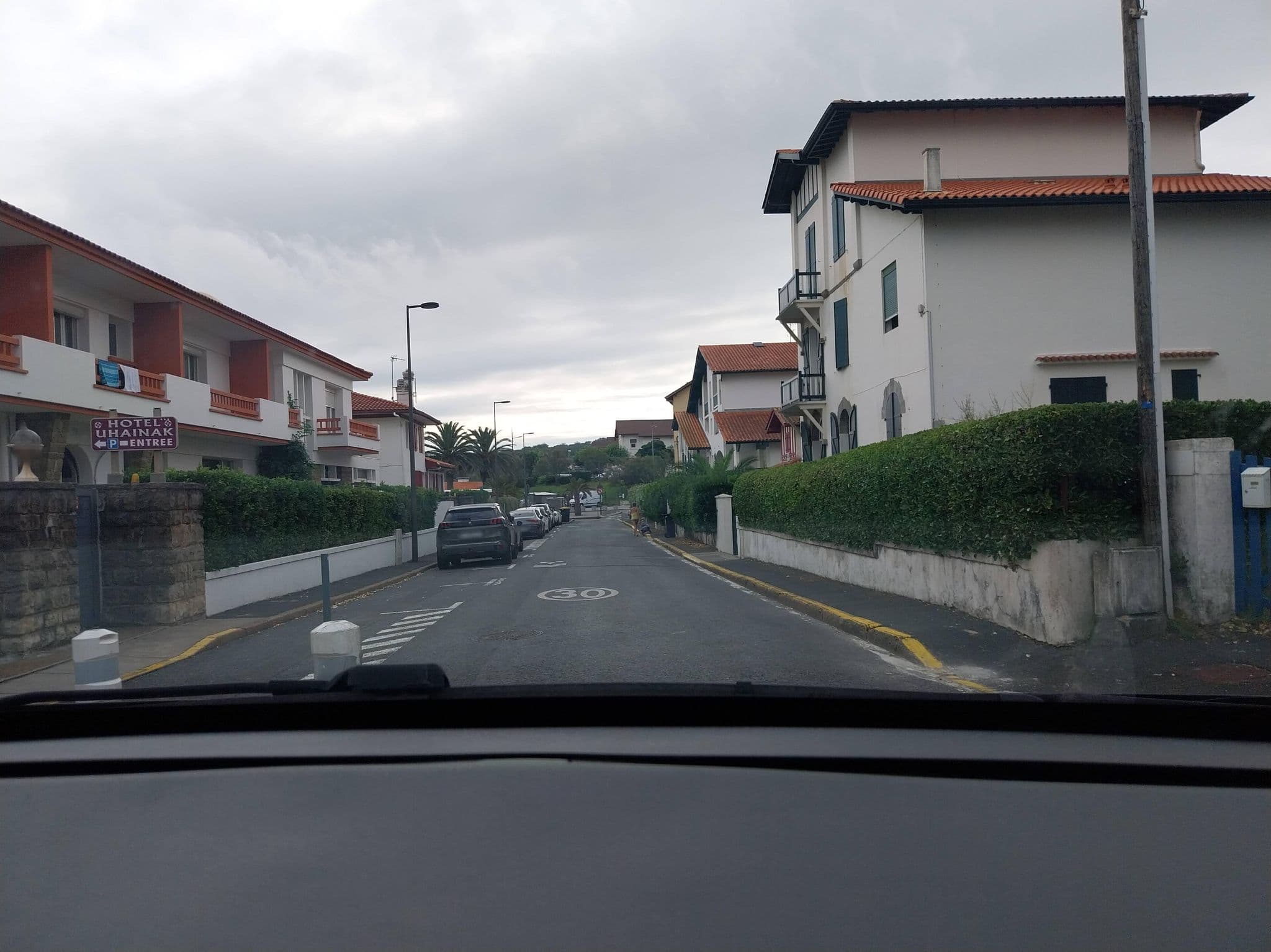 Street view near Hôtel Uhainak, Hondarribia — © floetcheto (CC BY-SA · Mapillary)